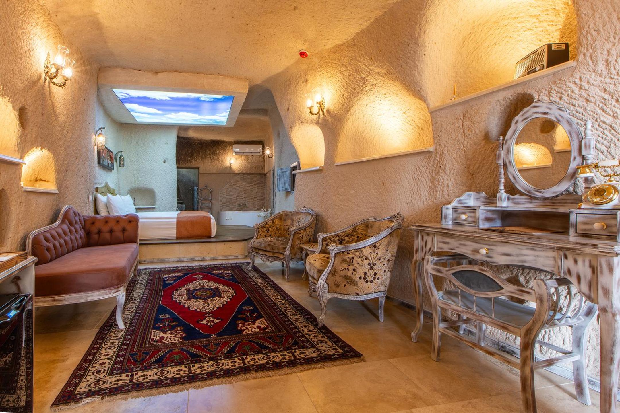 Superior Suite - Photo 17