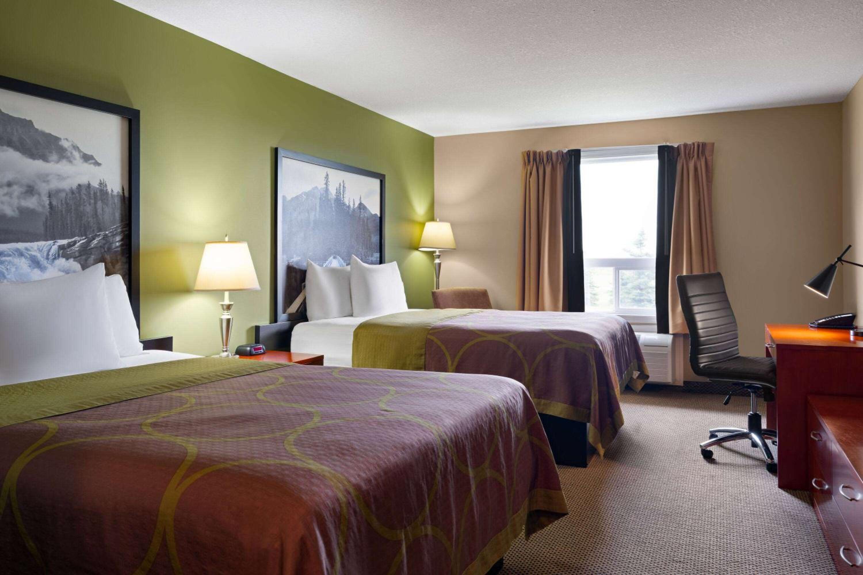 Queen Room with Two Queen Beds - Non-Smoking - Photo 1