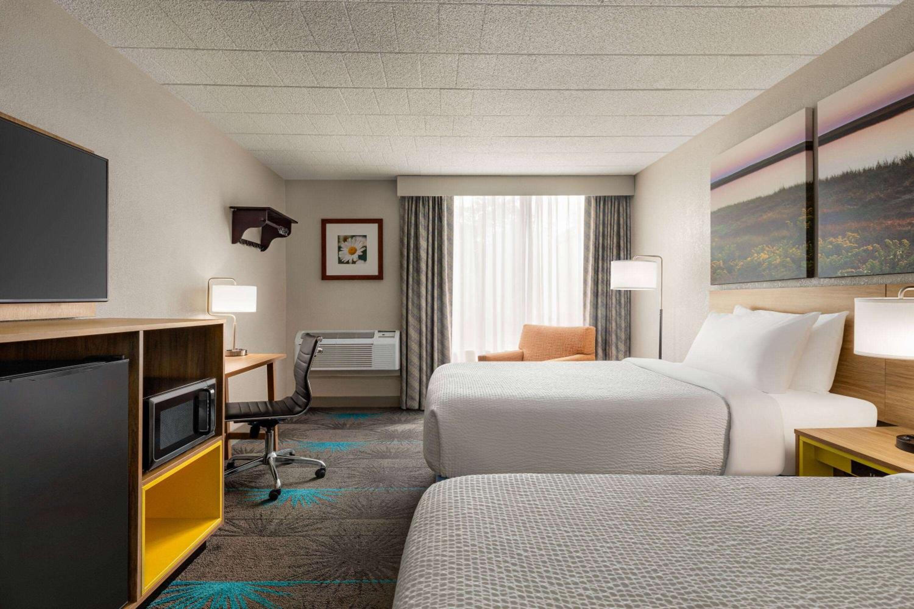 Business Two Double Bed Suite- Non-Smoking - Photo 4