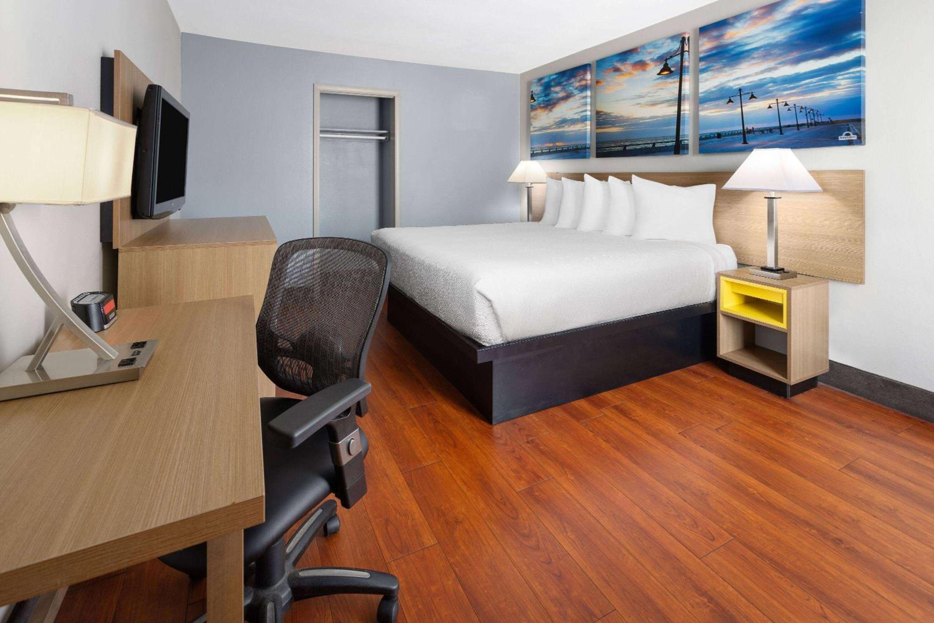 One-Bedroom King Suite - Non-Smoking - Photo 1