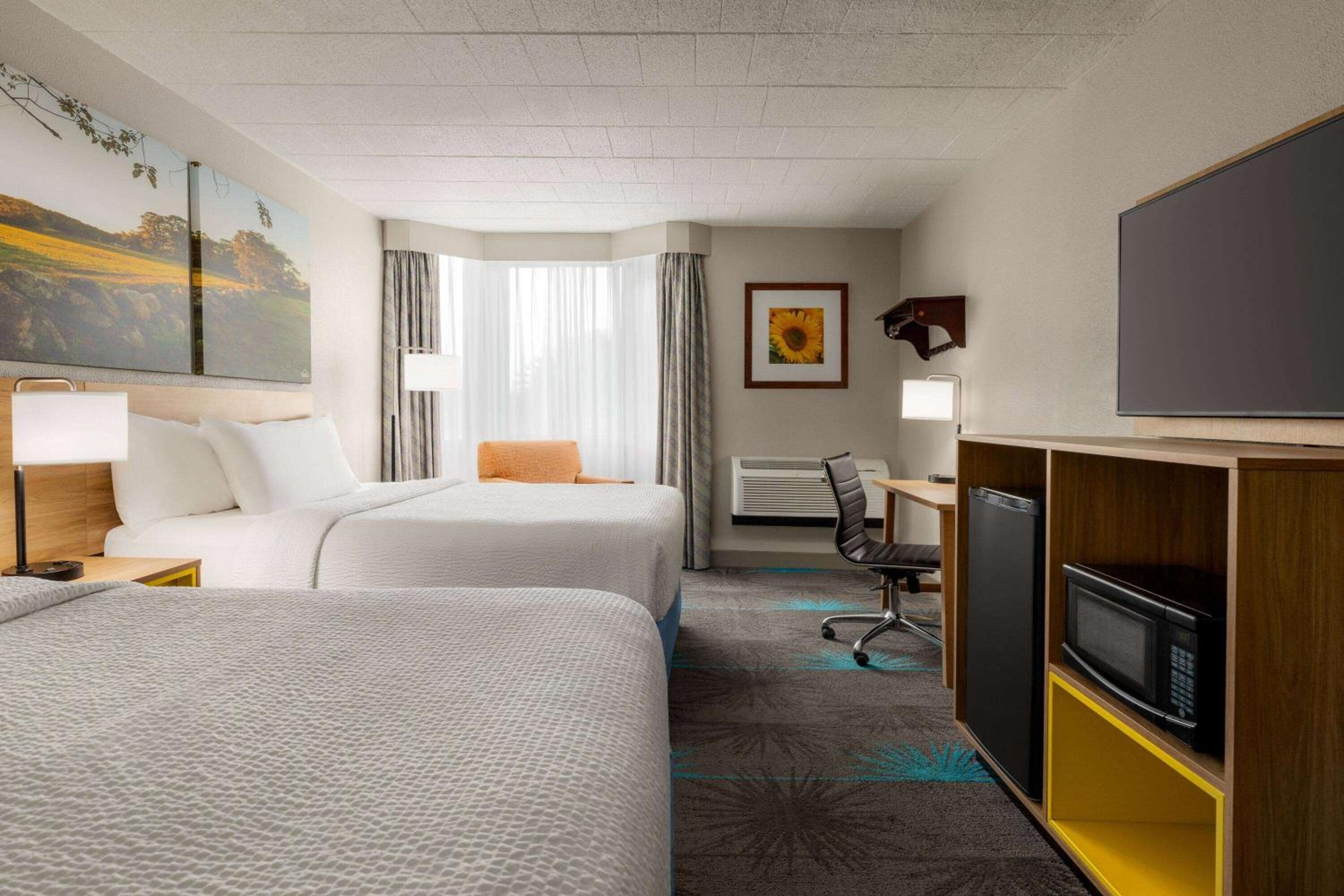 Business Queen Room with Two Queen Beds - Non-Smoking - Photo 2
