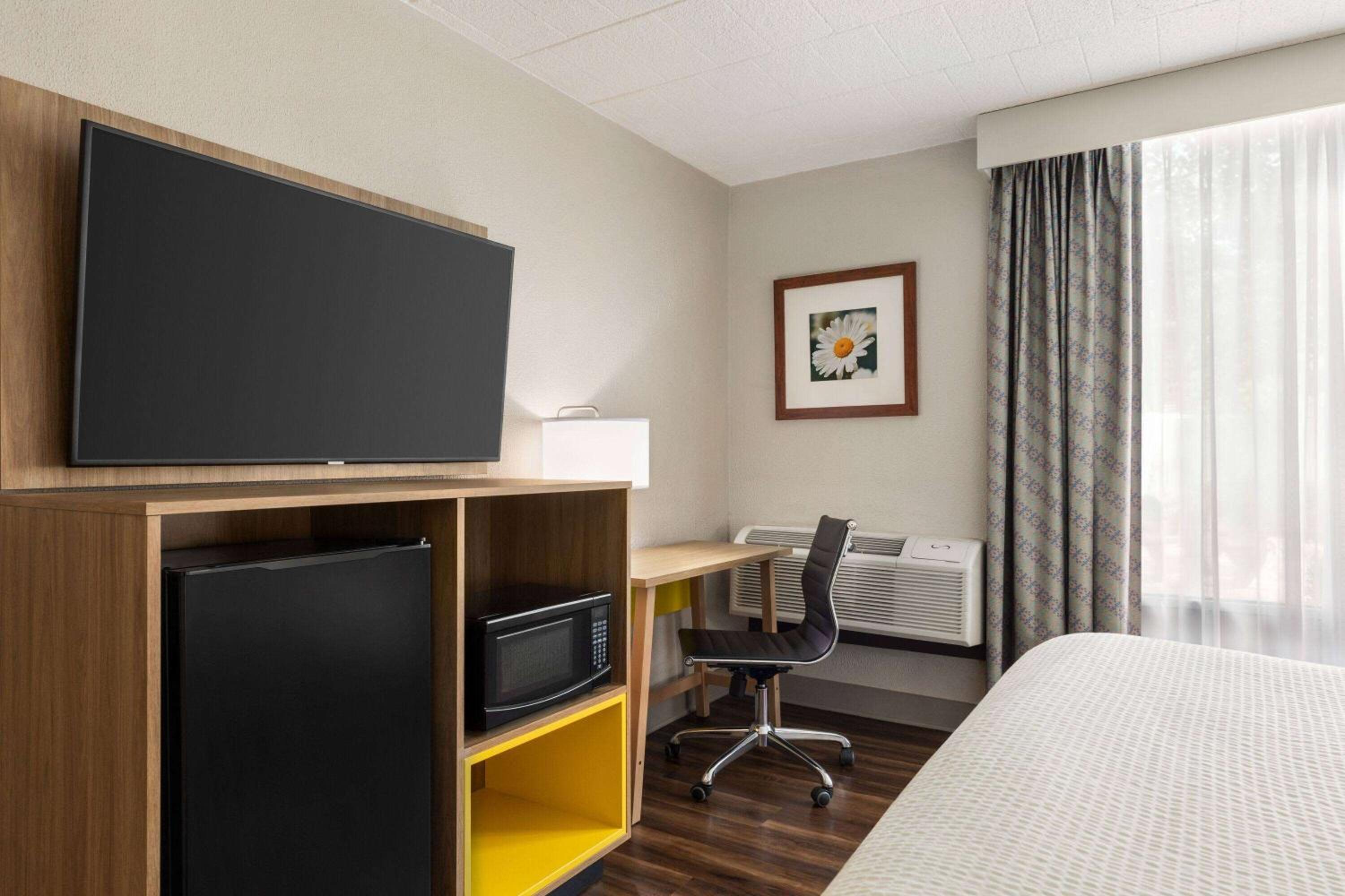 Queen Room - Mobility Access/Non-Smoking
