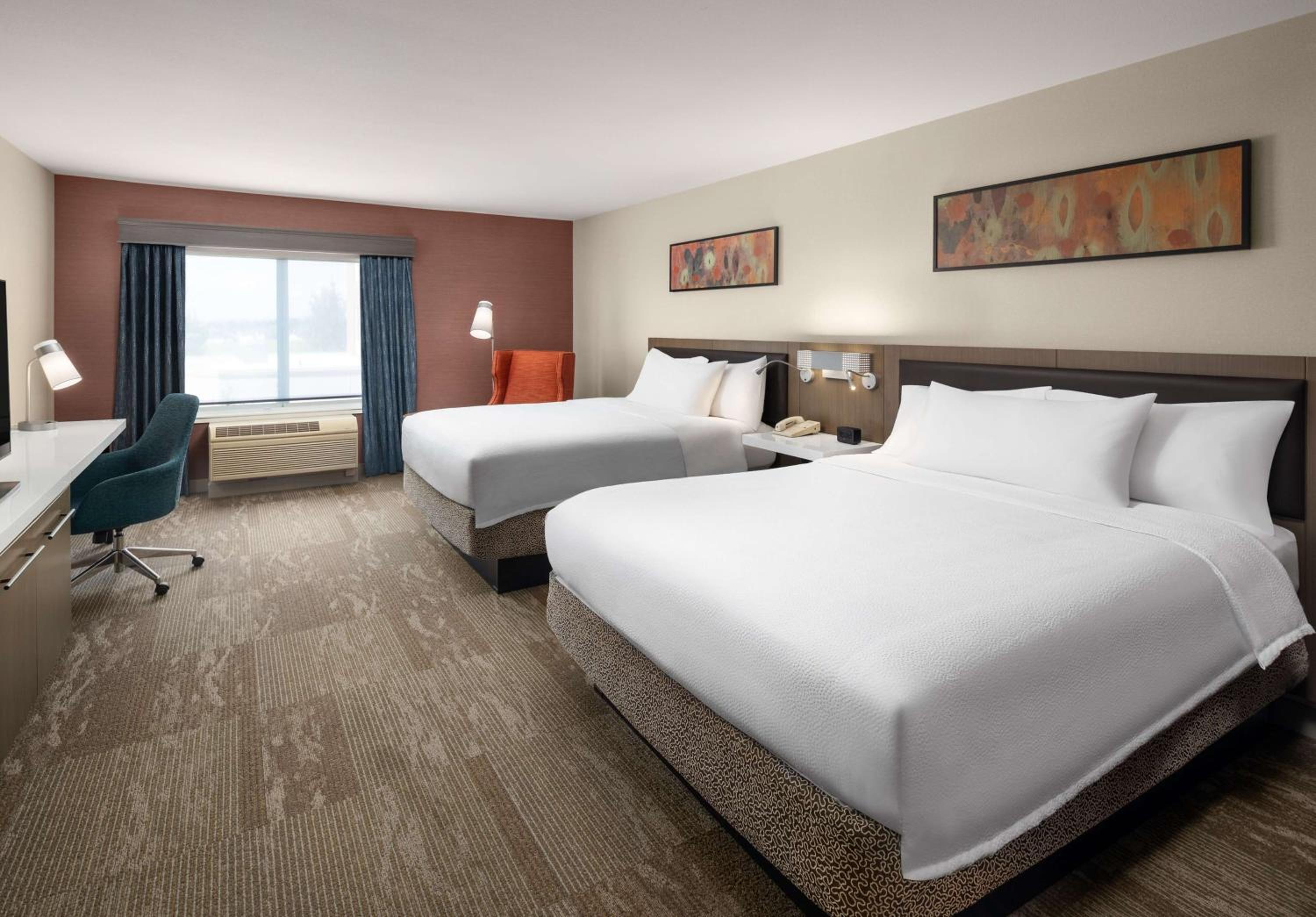 Queen Room with Two Queen Beds - Photo 6