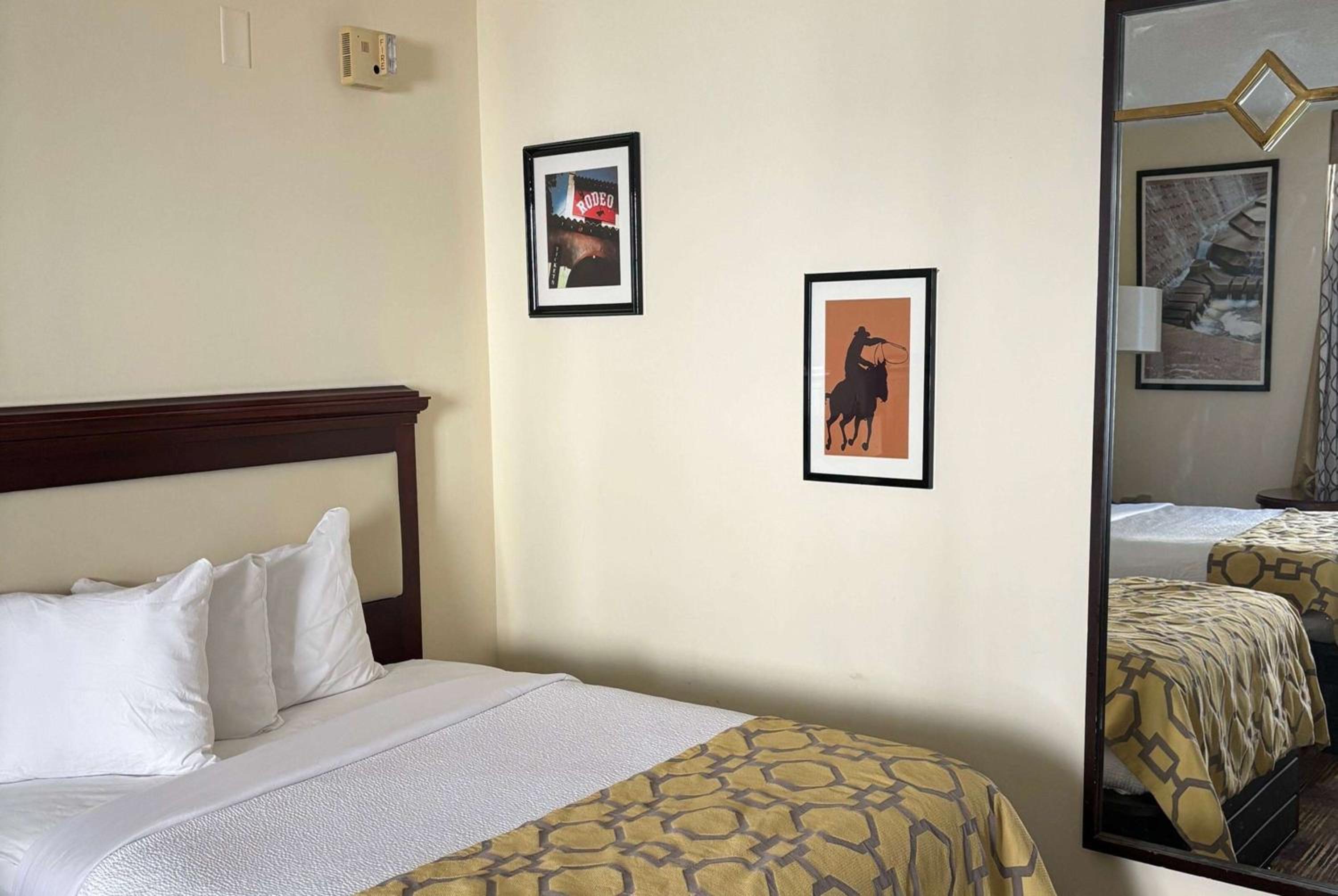 Queen Room with Two Queen Beds - Disability Access/Non-Smoking - Photo 1