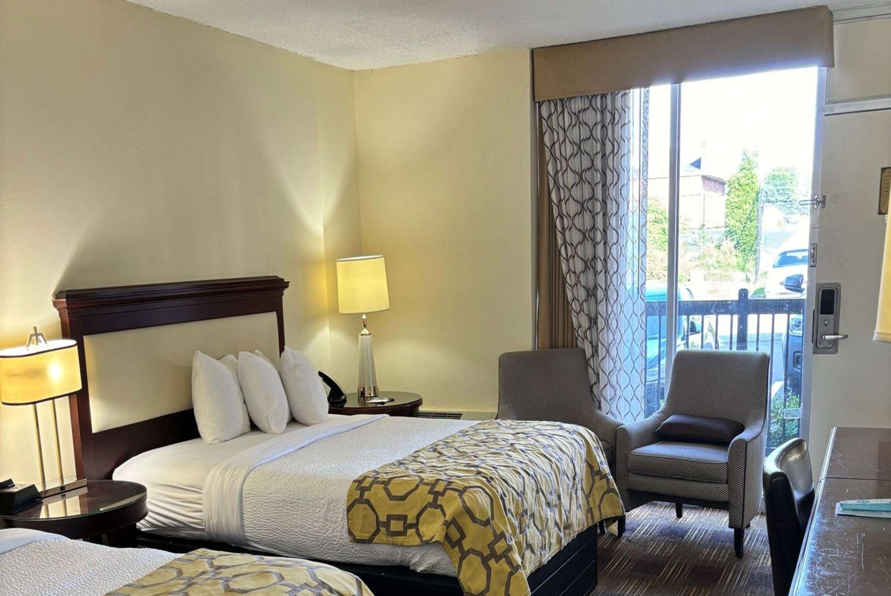 Queen Room with Two Queen Beds - Non-Smoking - Photo 1