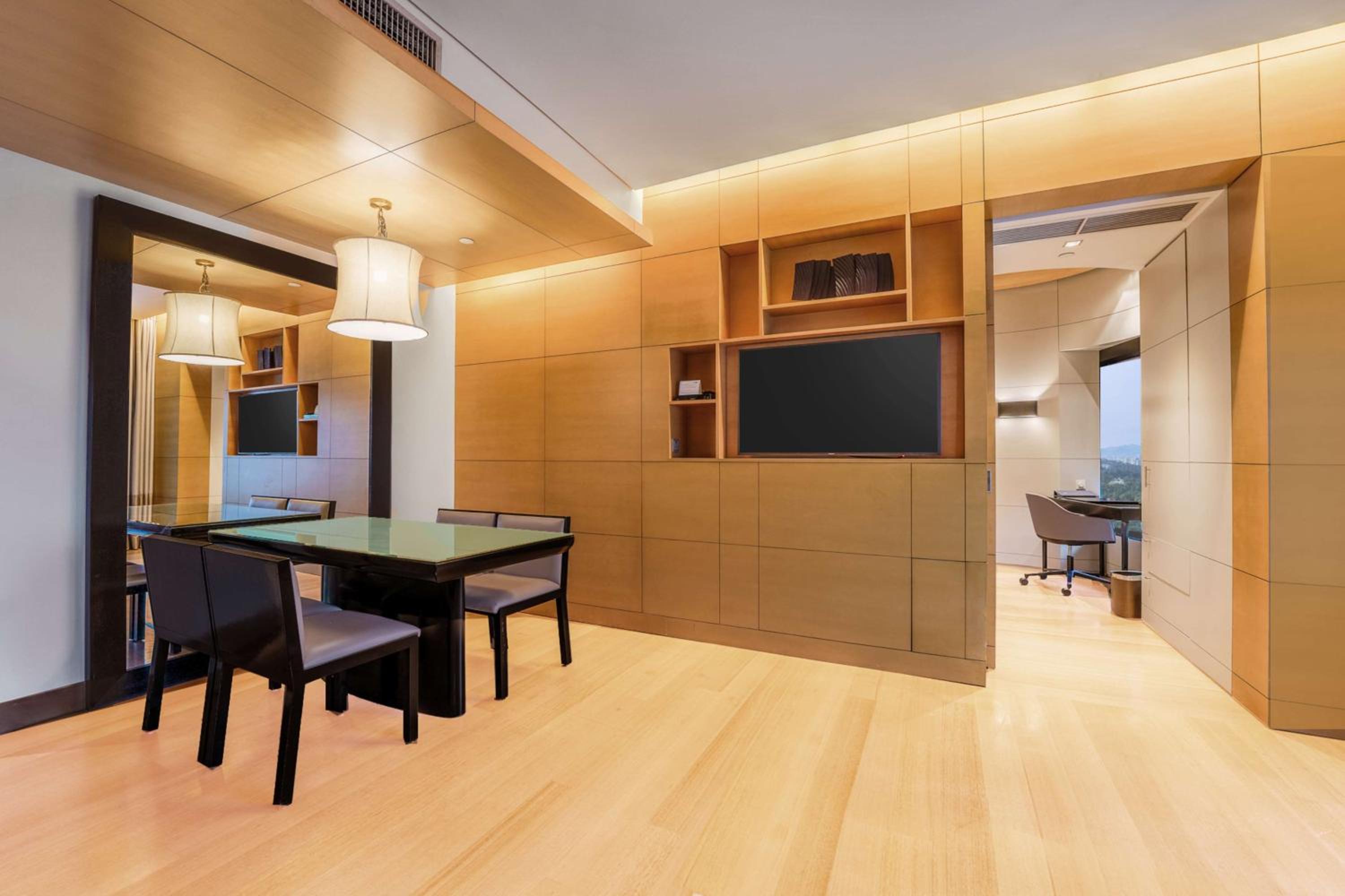 Grand Executive Suite