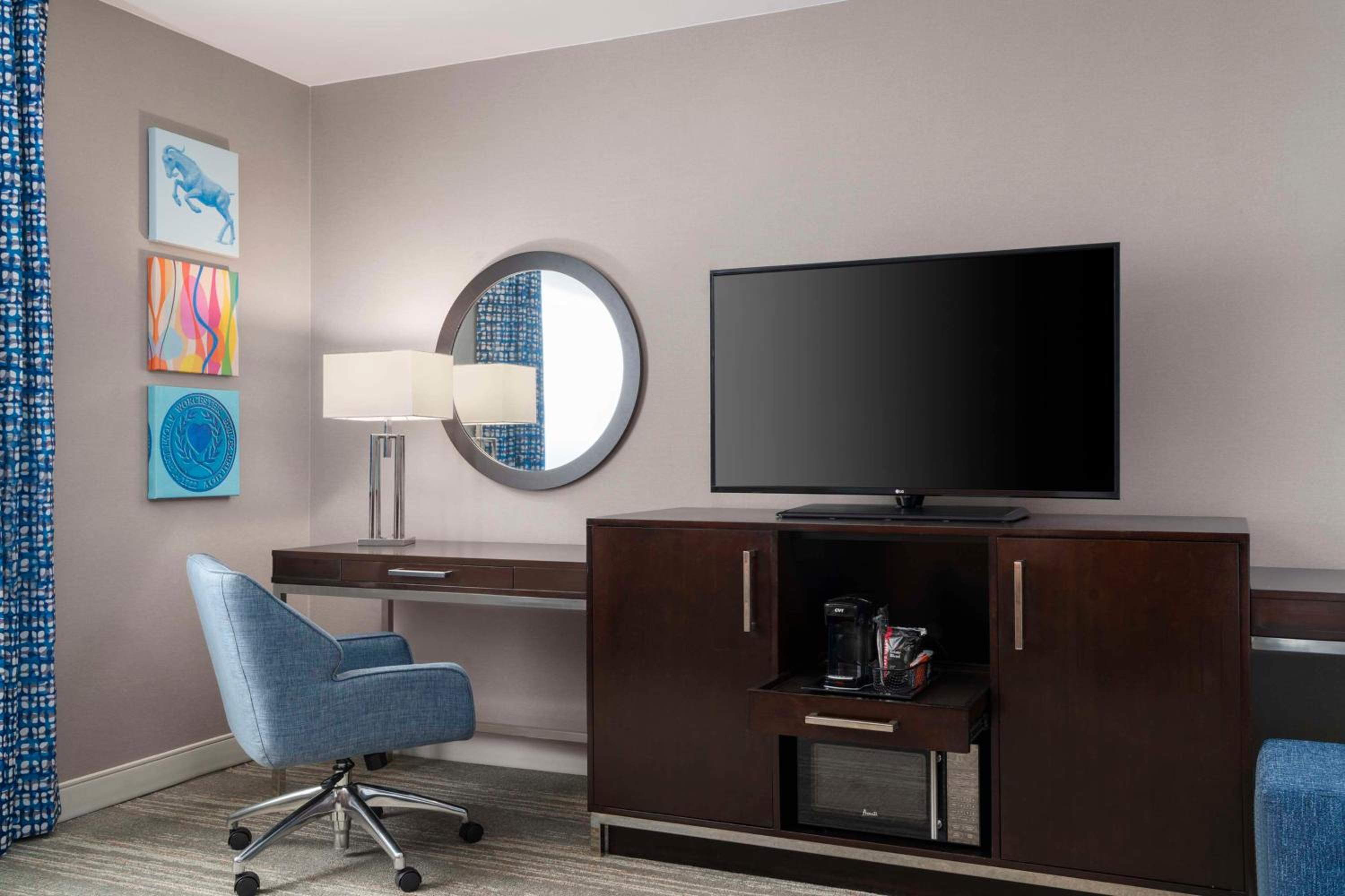 King Room with Sofa Bed - Non-Smoking