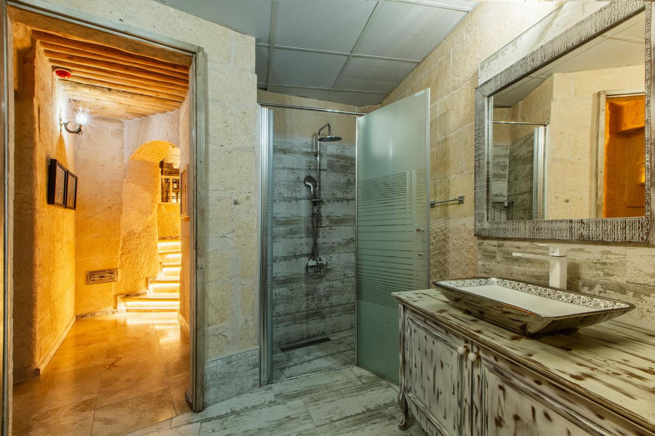 Superior Suite - Photo 30