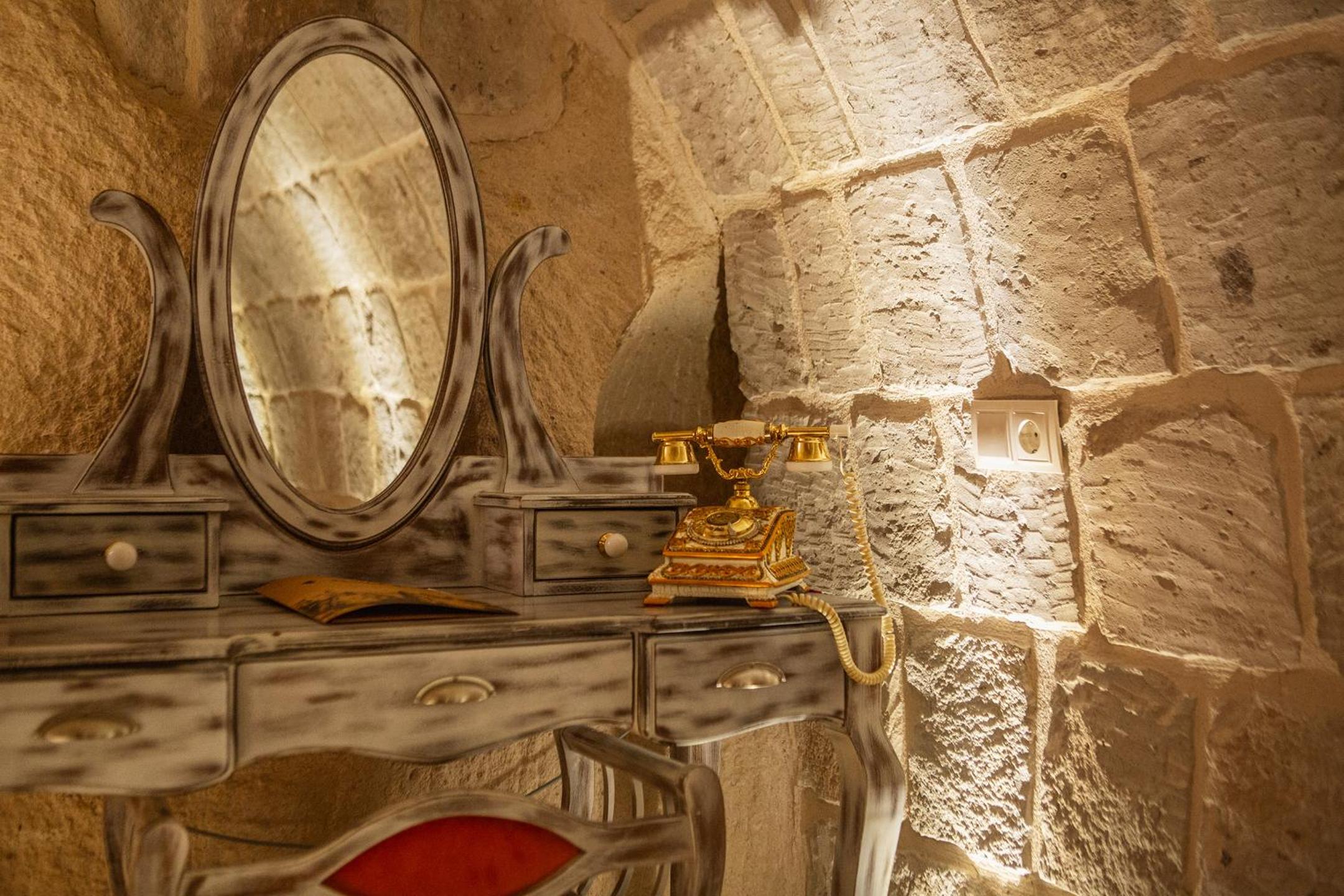 Superior Suite - Photo 4