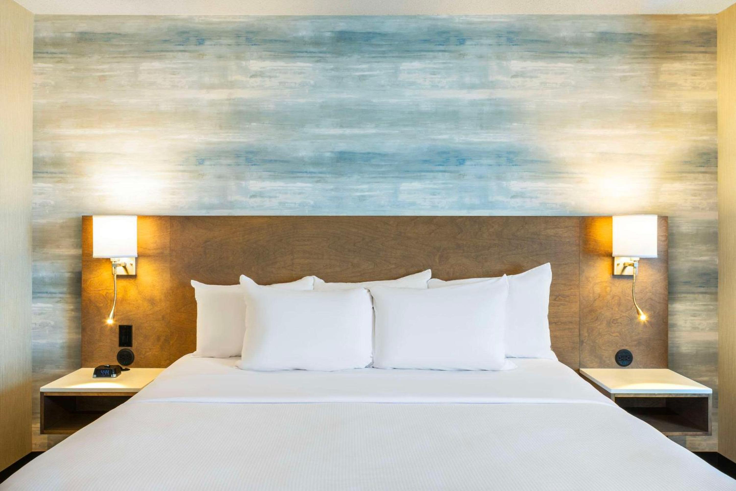 King Room with Whirlpool - Photo 1