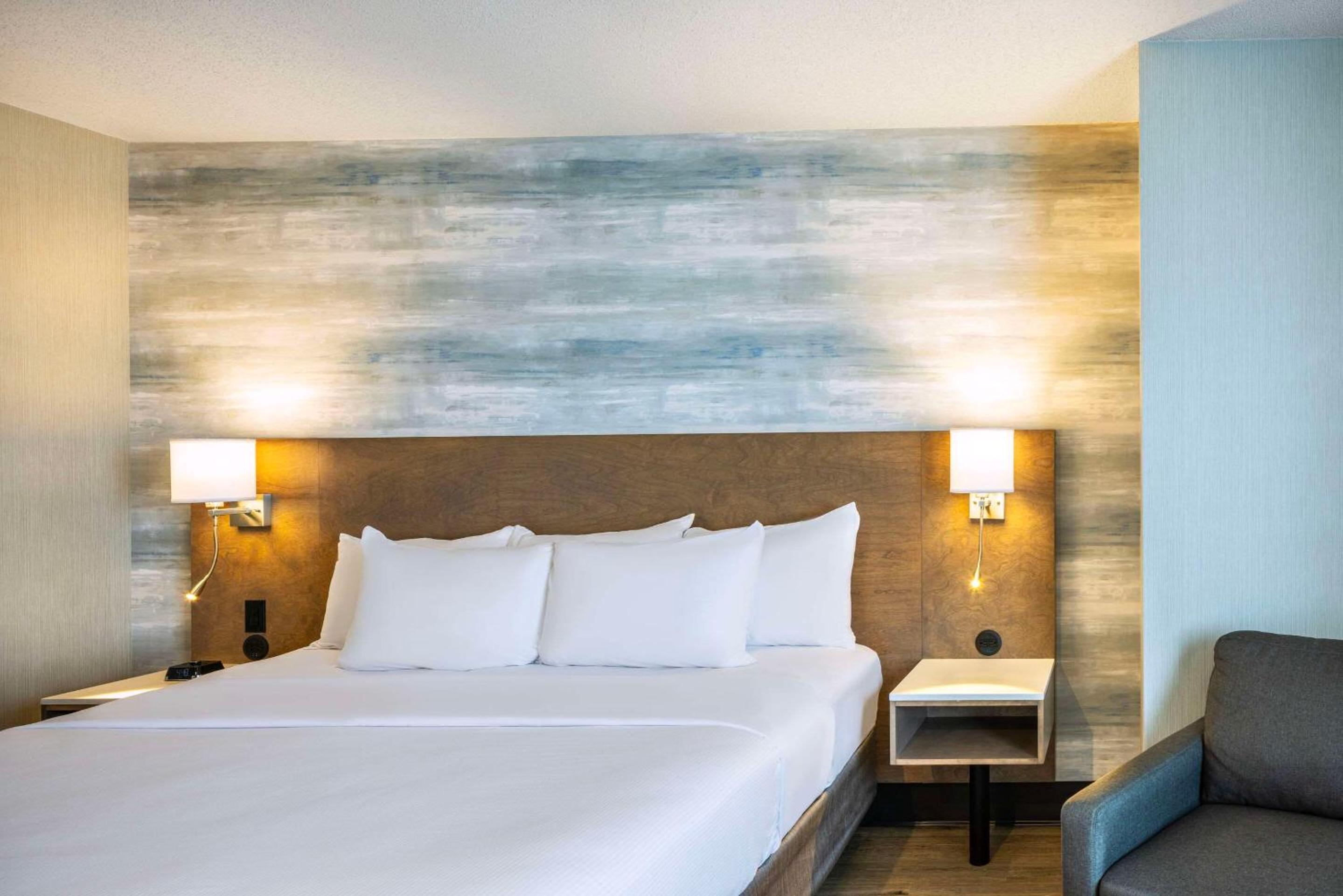 King Room with Whirlpool - Photo 2