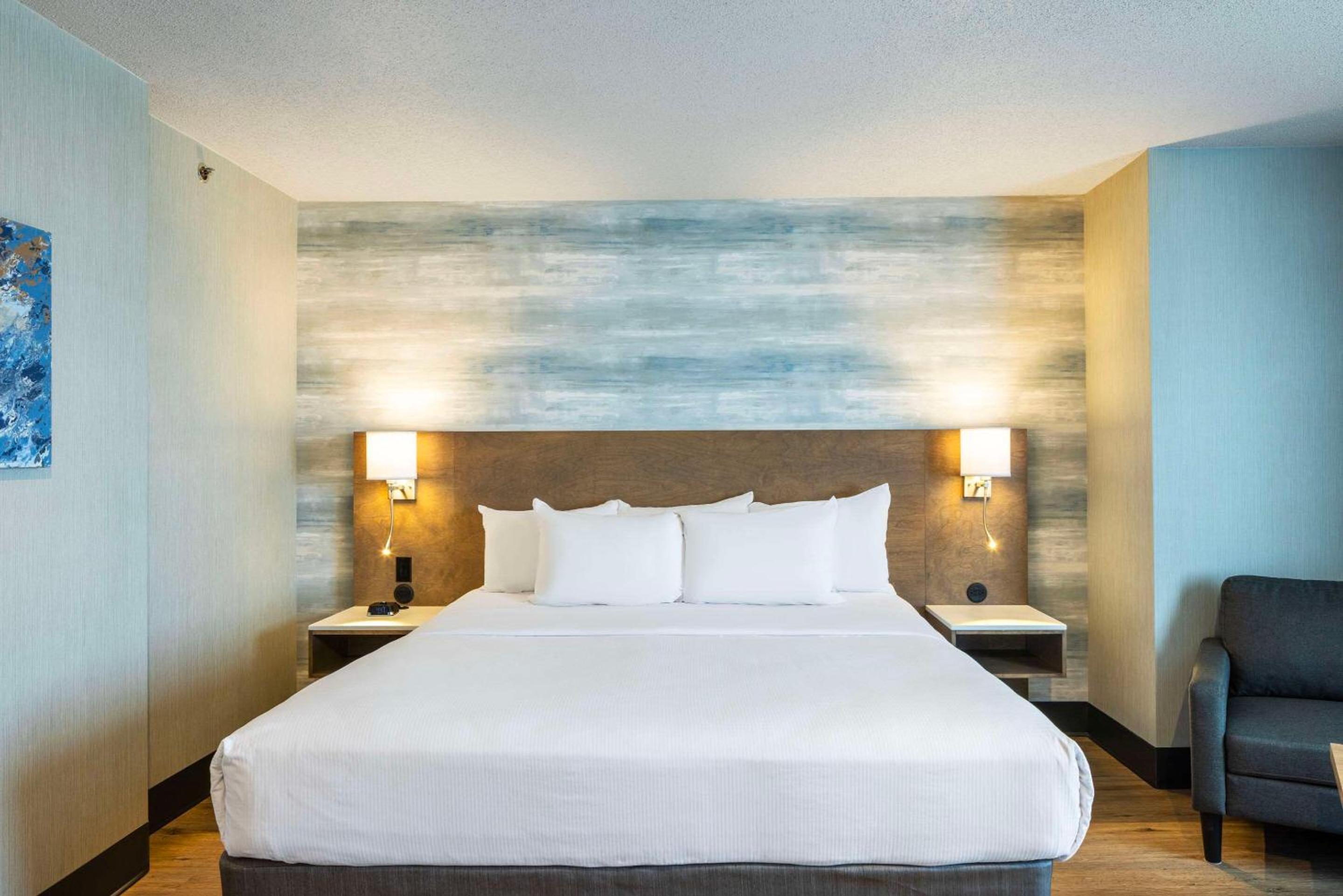 King Room with Whirlpool - Photo 3