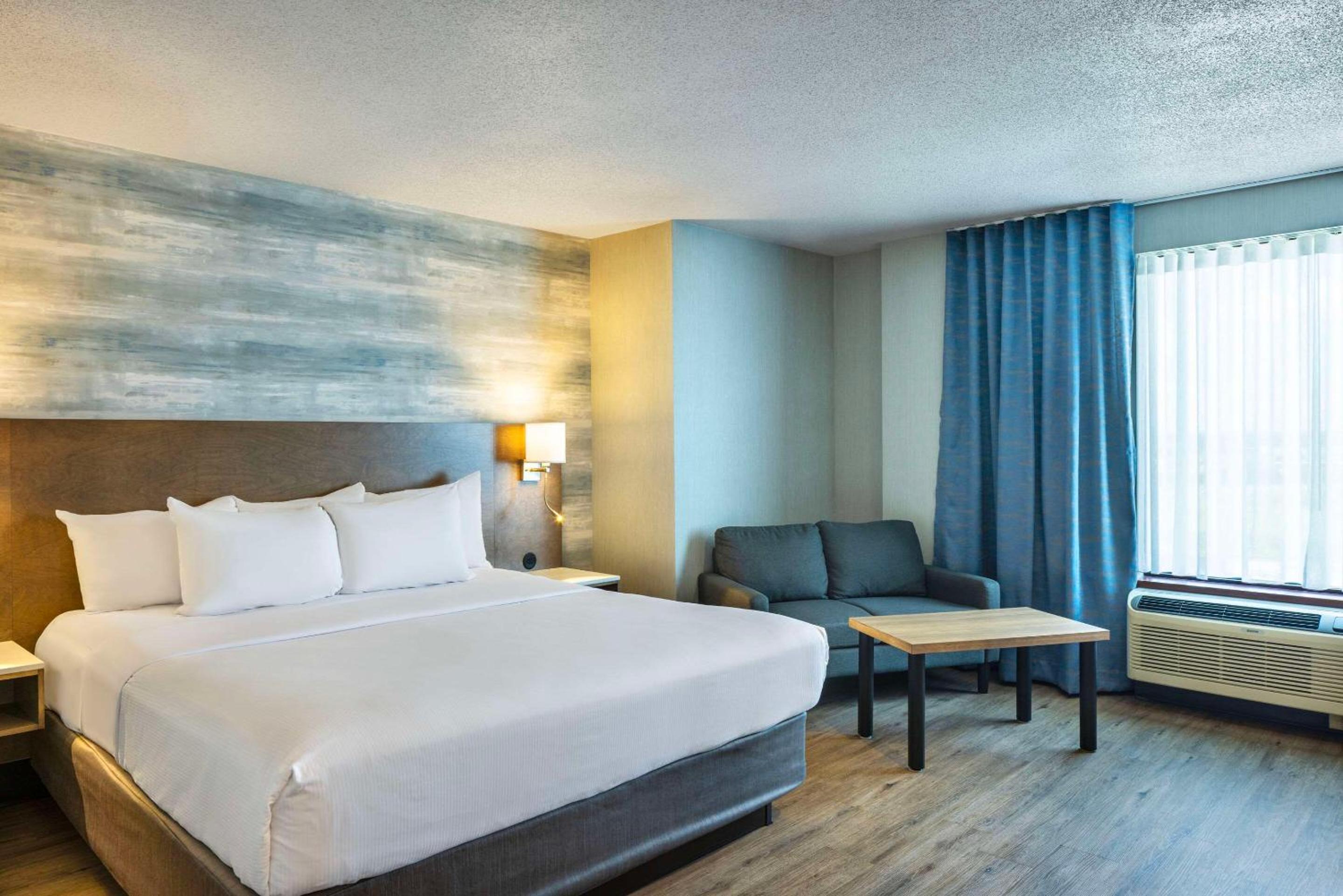 King Room with Whirlpool - Photo 5
