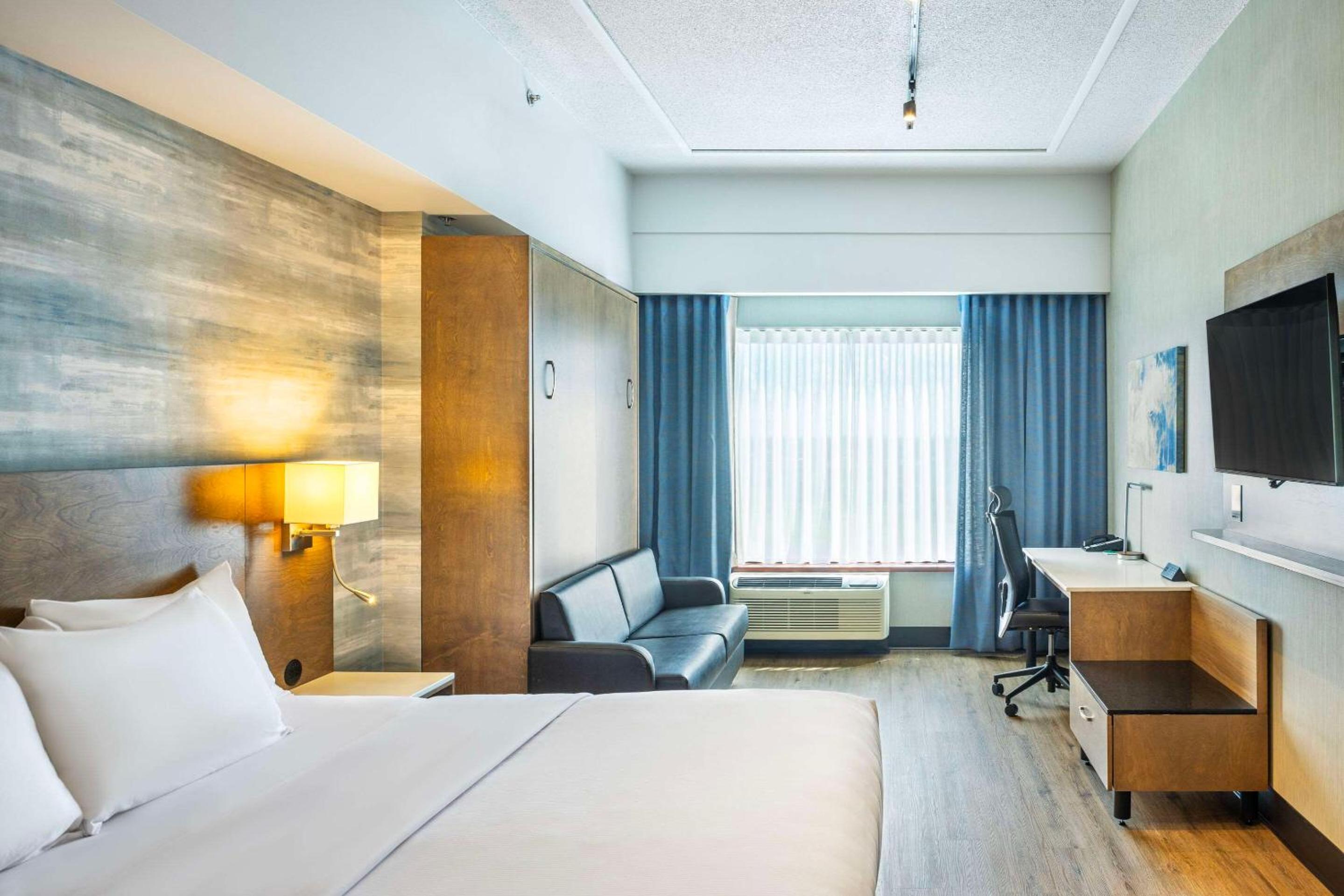 Superior King Room - Non Smoking - Photo 5