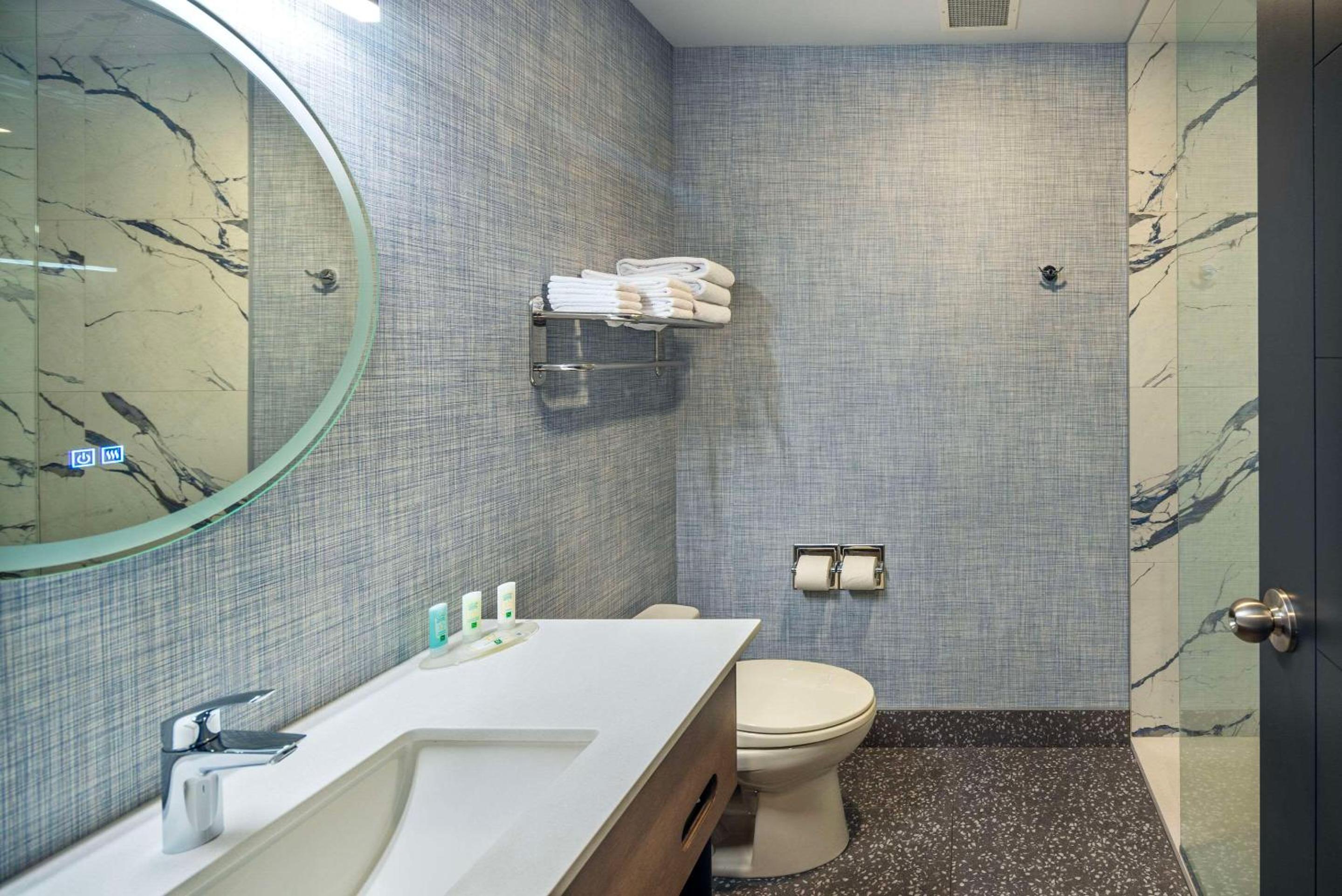 Superior King Room - Non Smoking - Photo 10