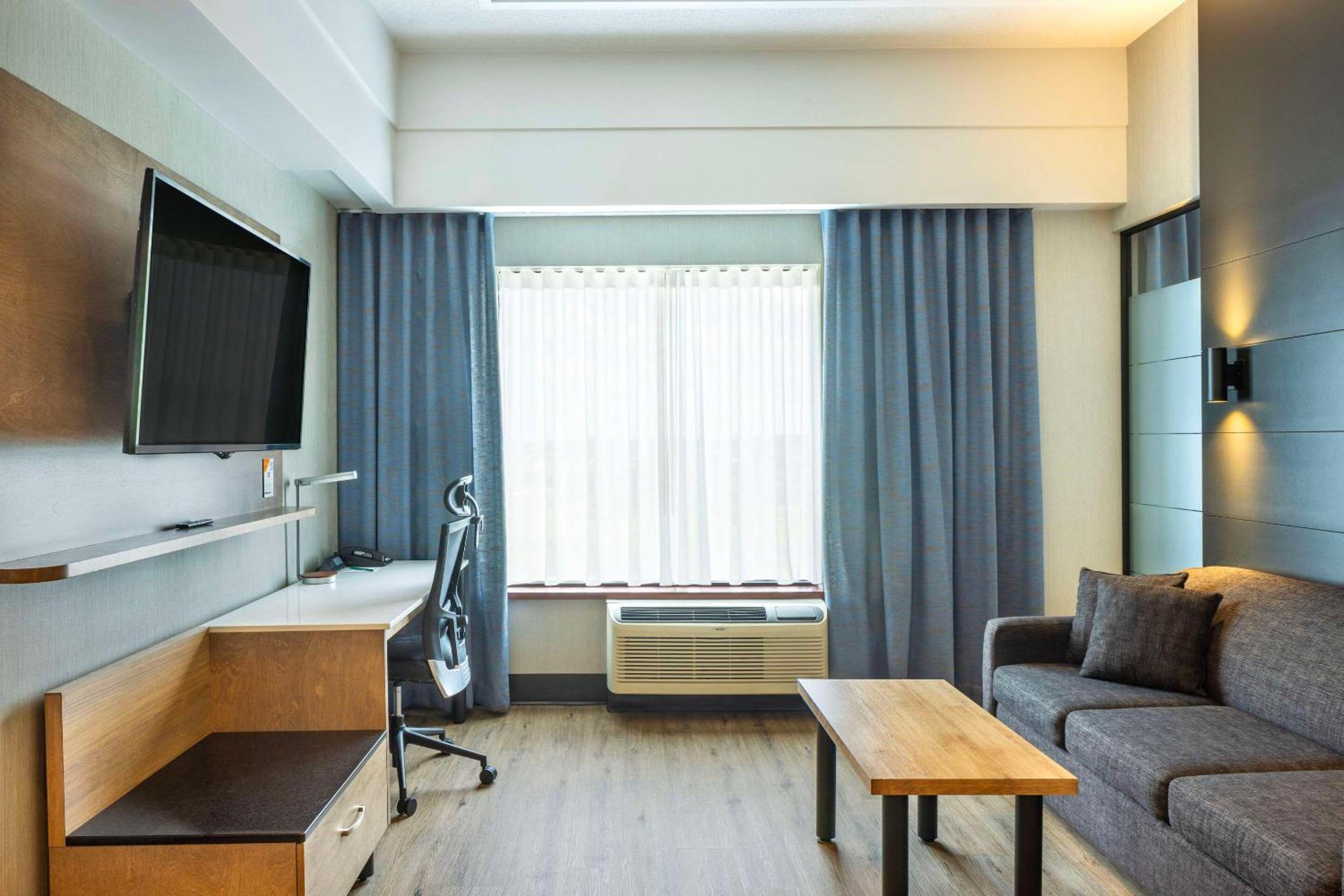 King Suite with Sofa Bed - Photo 2