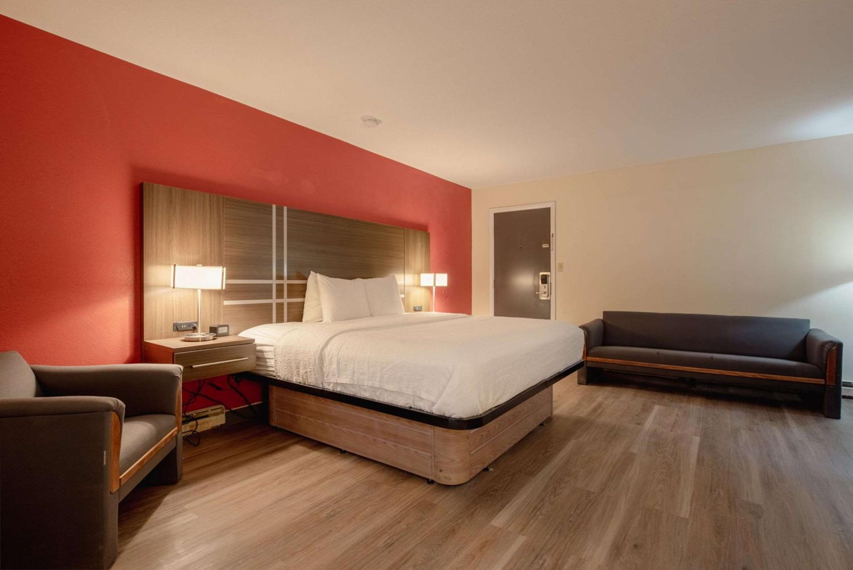 King Room - Non-Smoking - Photo 1