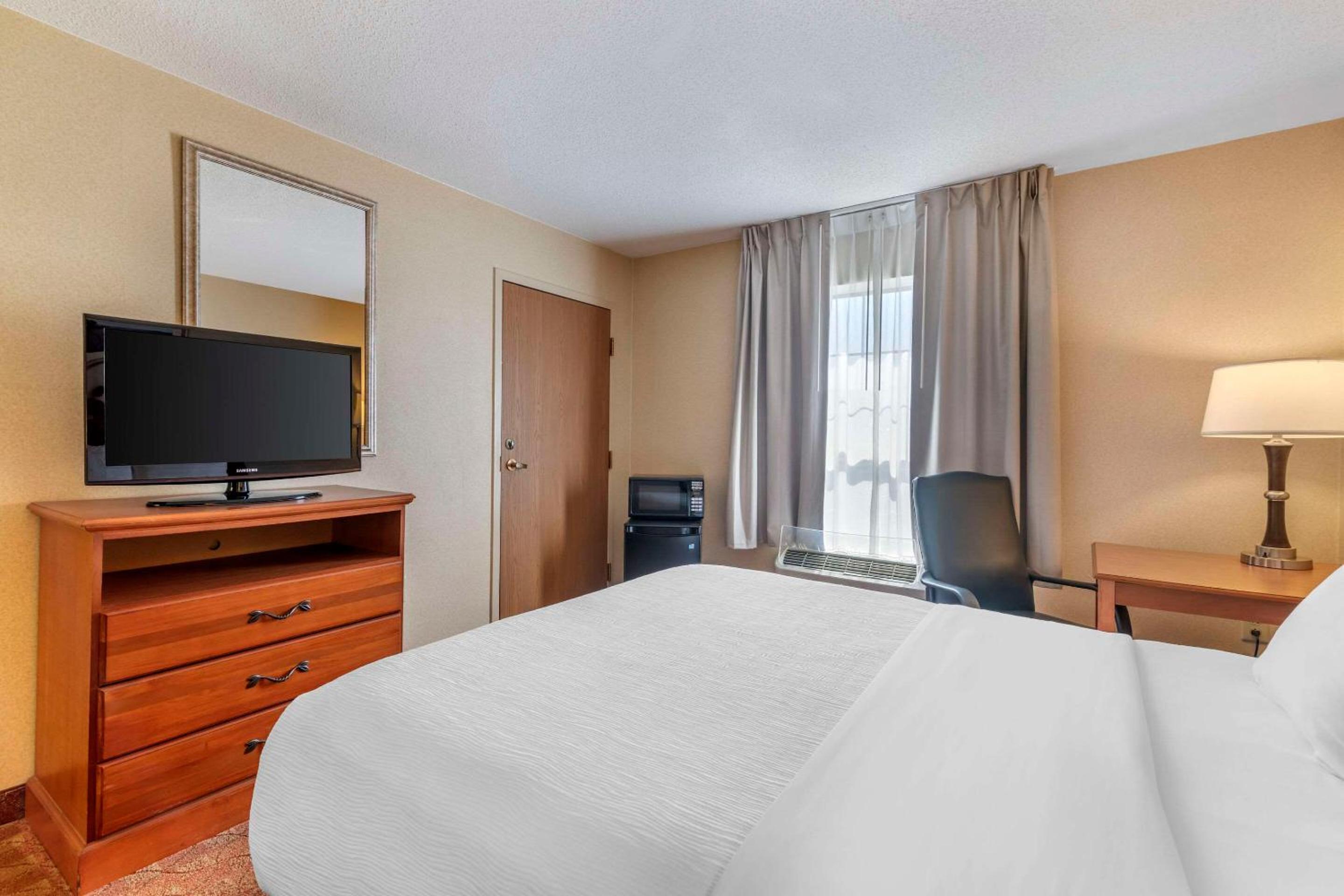 Queen Room - Accessible/Non Smoking photo 1