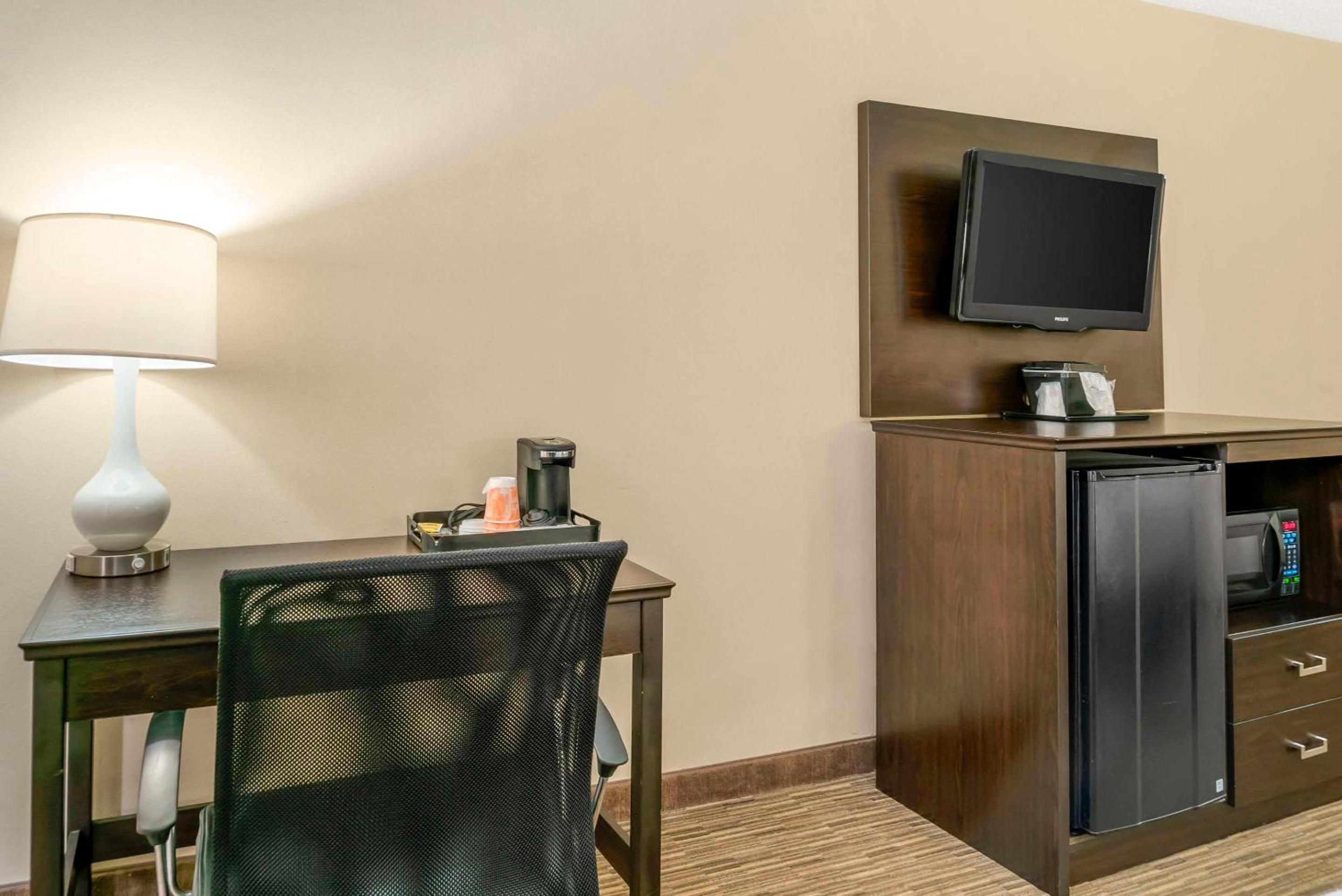 Double Room with Two Double Beds - Non-Smoking - Photo 4