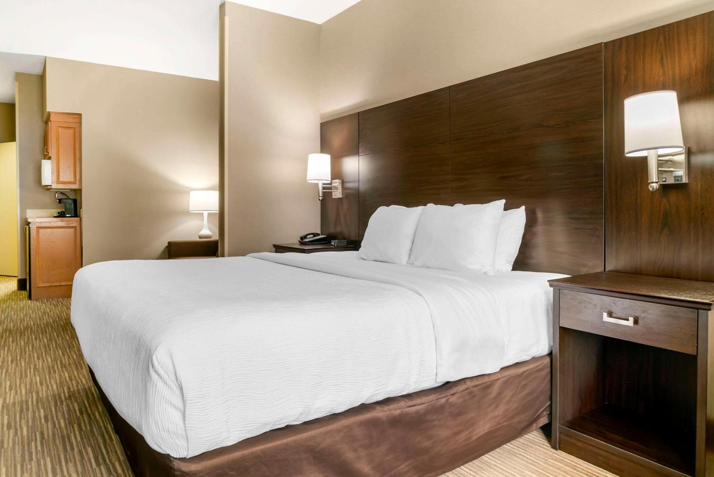 Superior King Room - Non-Smoking - Photo 1