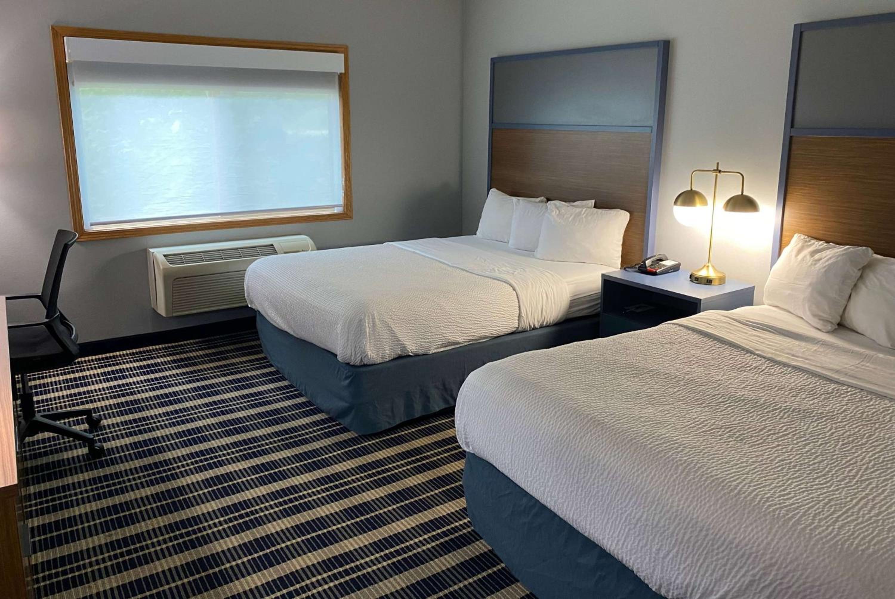 Queen Room with Two Queen Beds - Non-Smoking/Pet Friendly - Photo 1