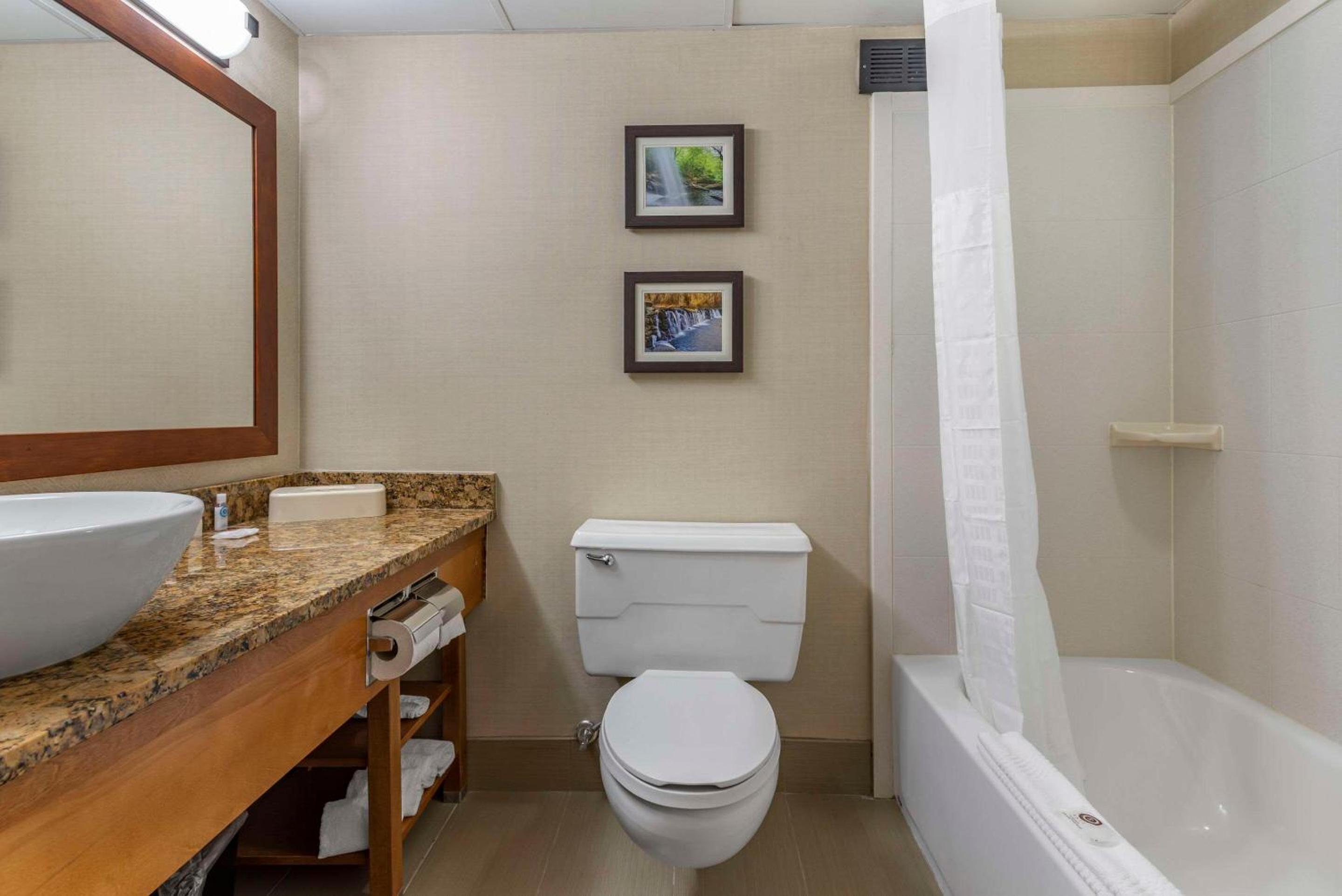 Double Room with Two Double Beds - Non-Smoking - Photo 4