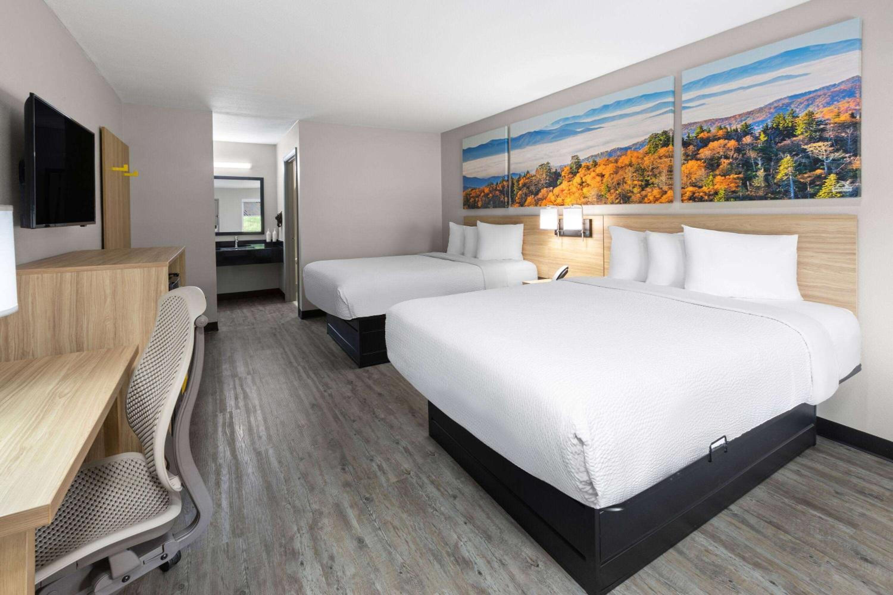 Queen Room with Two Queen Beds - Non-Smoking photo 1