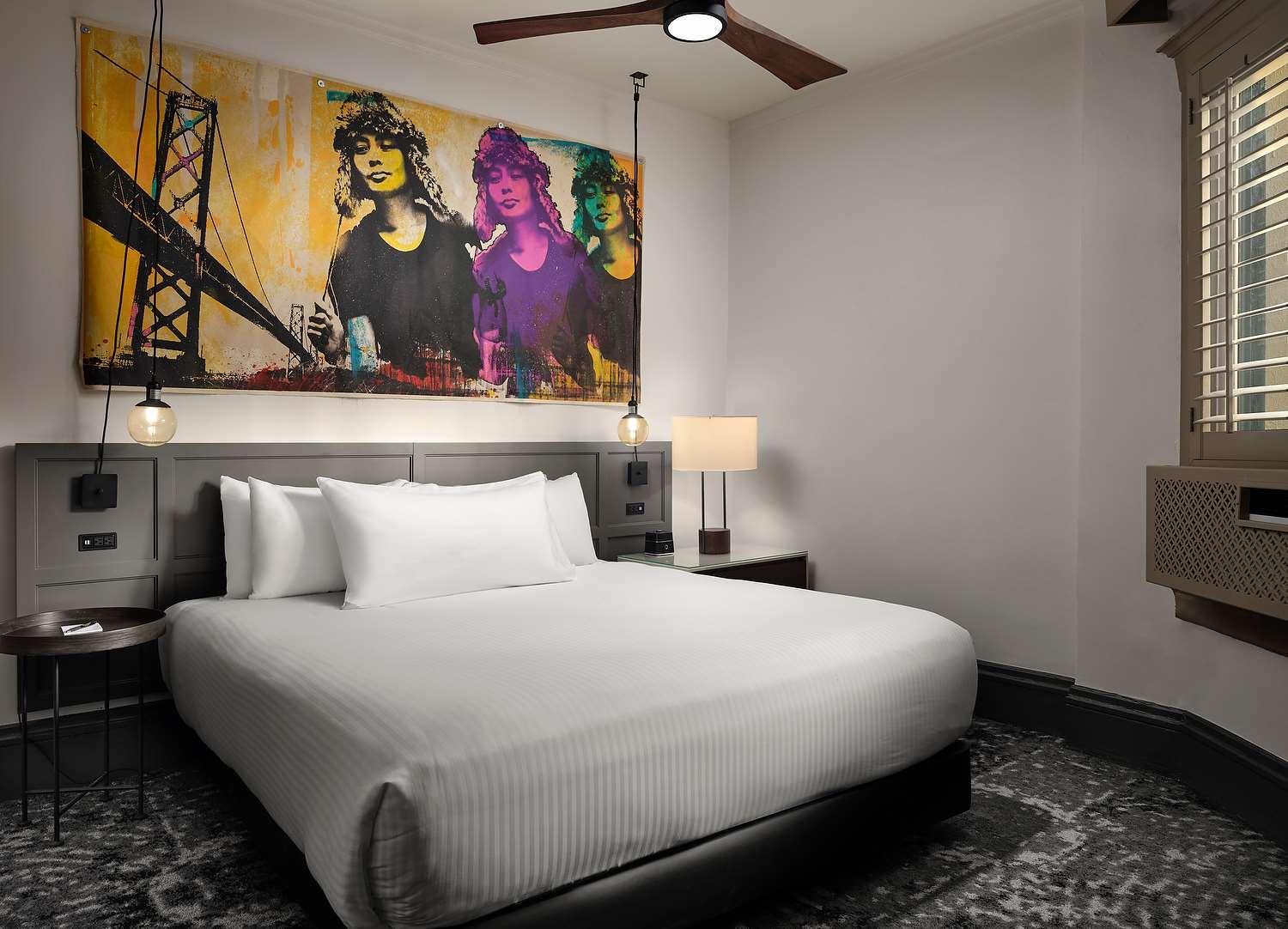 Junior King Suite with Sofa Bed - Photo 3