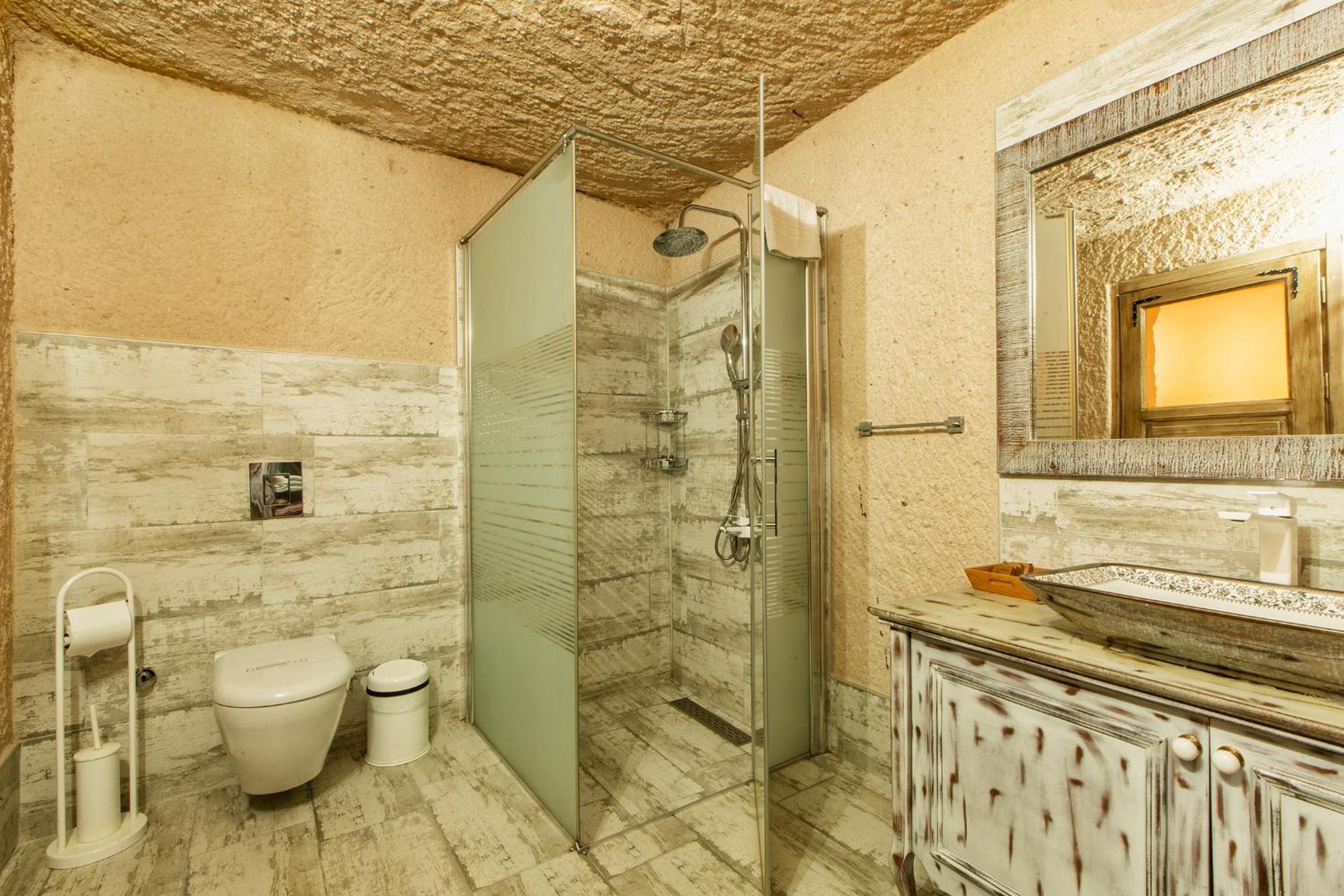 Superior Suite - Photo 18