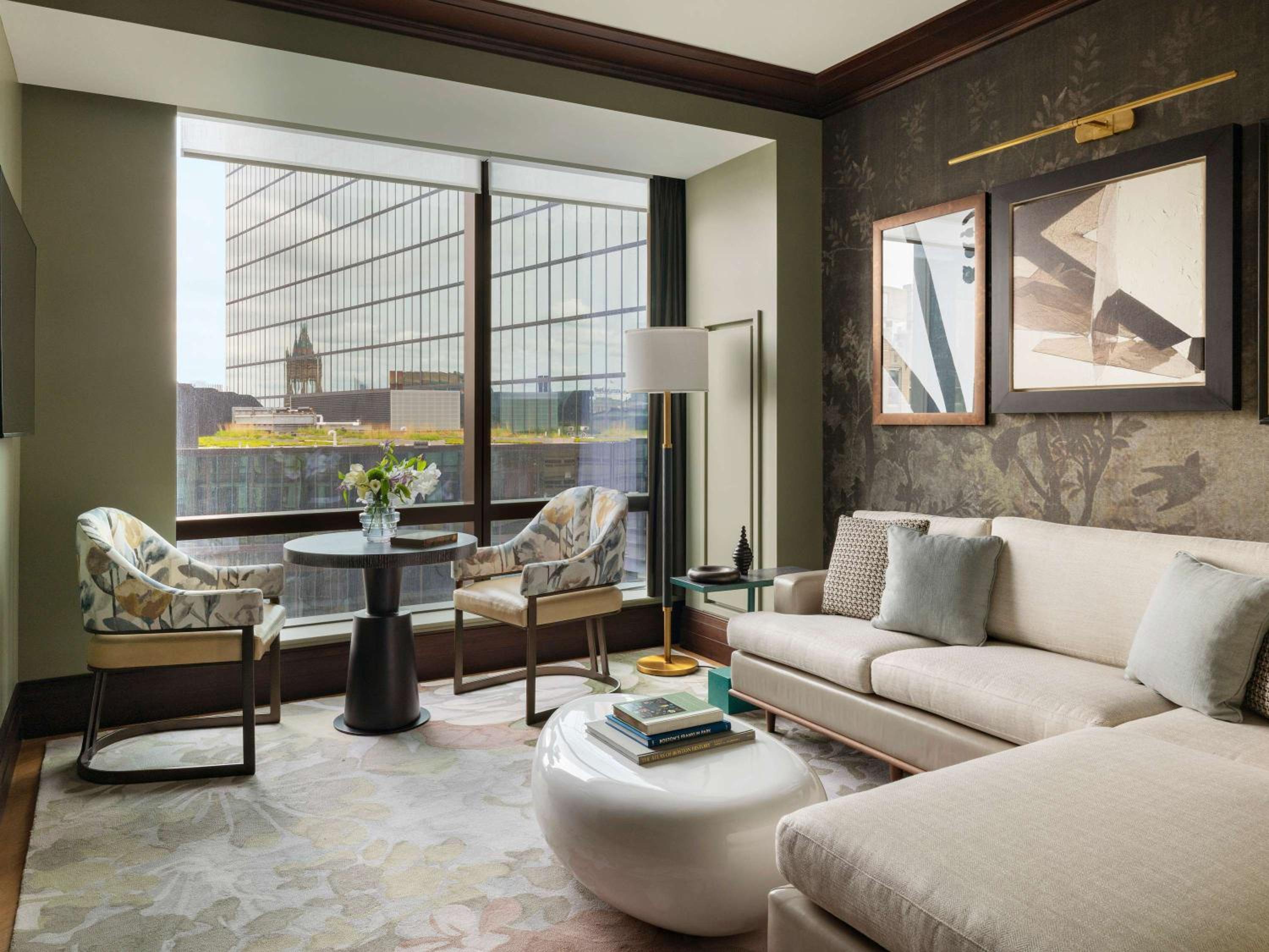 Emerald One Bedroom King Suite with Butler Service and Wet Bar - Photo 9
