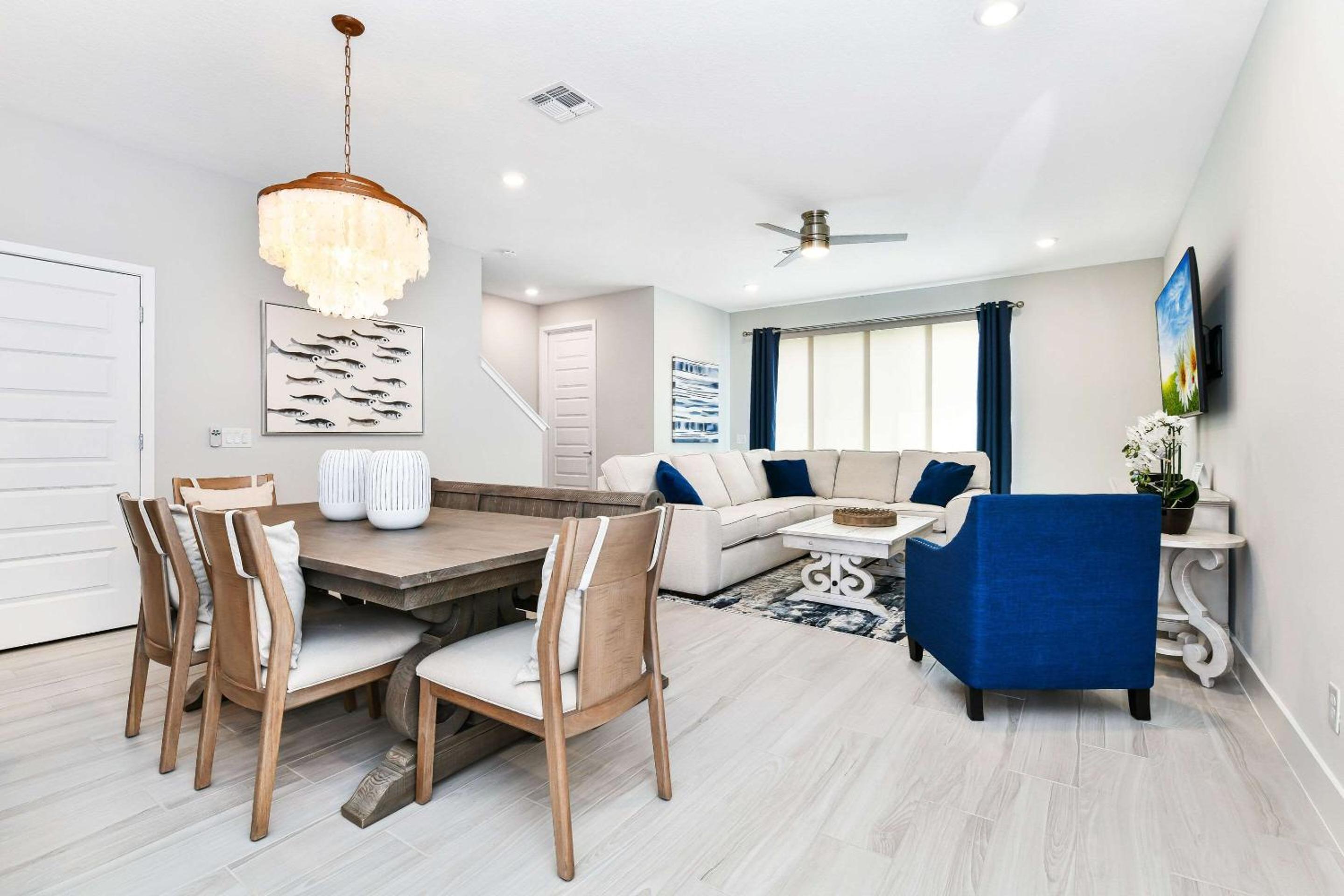 3 Bedroom Luxury Townhome w/Patio - Photo 8