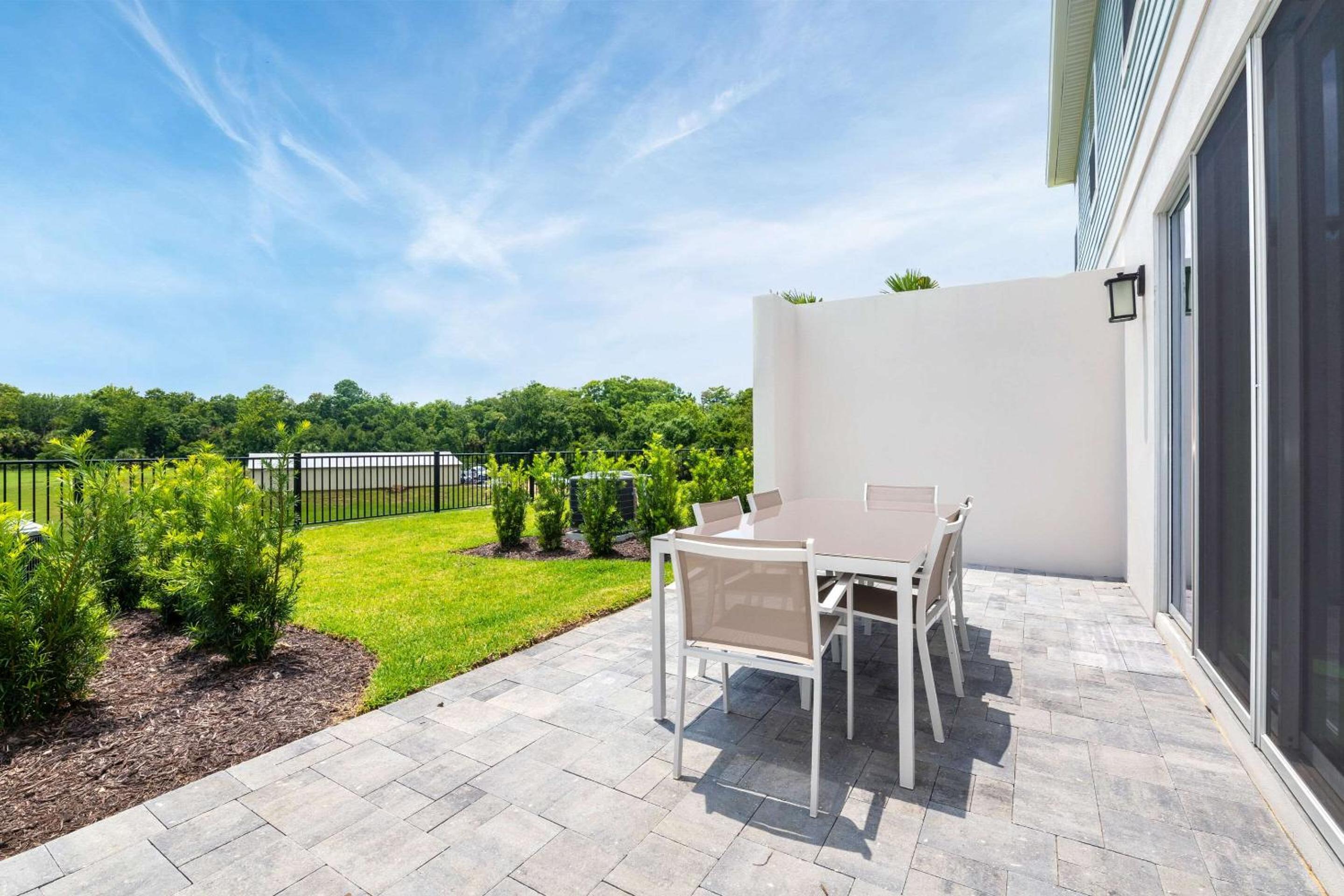 3 Bedroom Luxury Townhome w/Patio - Photo 7
