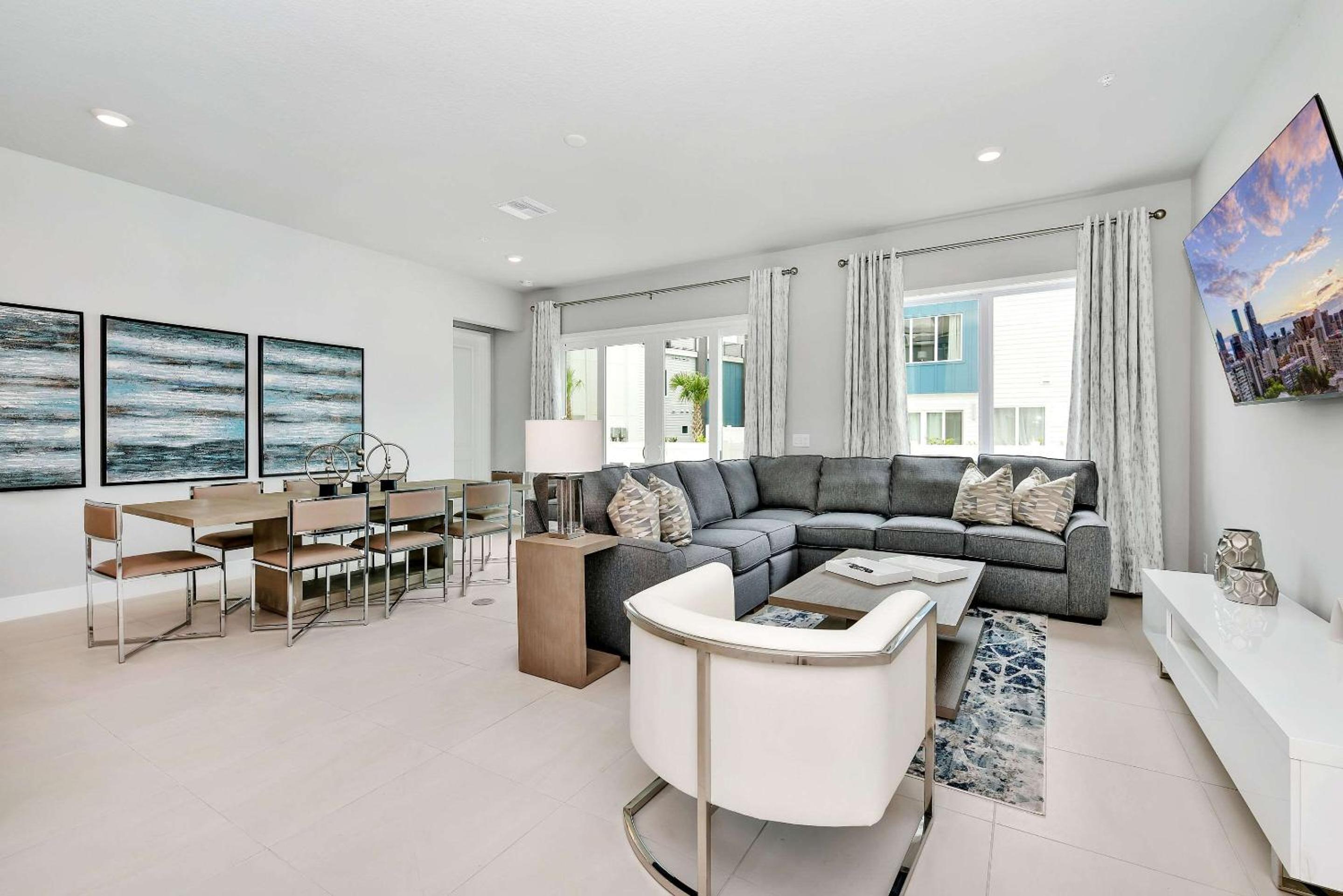4 Bedroom Luxury Condo w/Patio - Photo 6