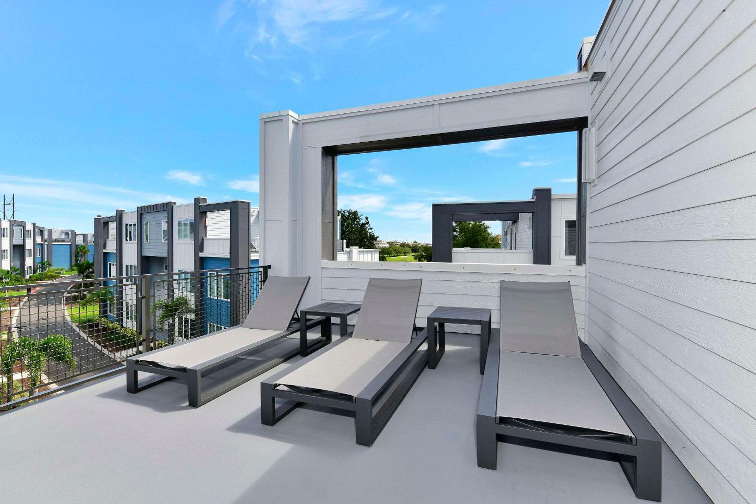 5 Bedroom Luxury Two Story Condo w/Balcony - Photo 5