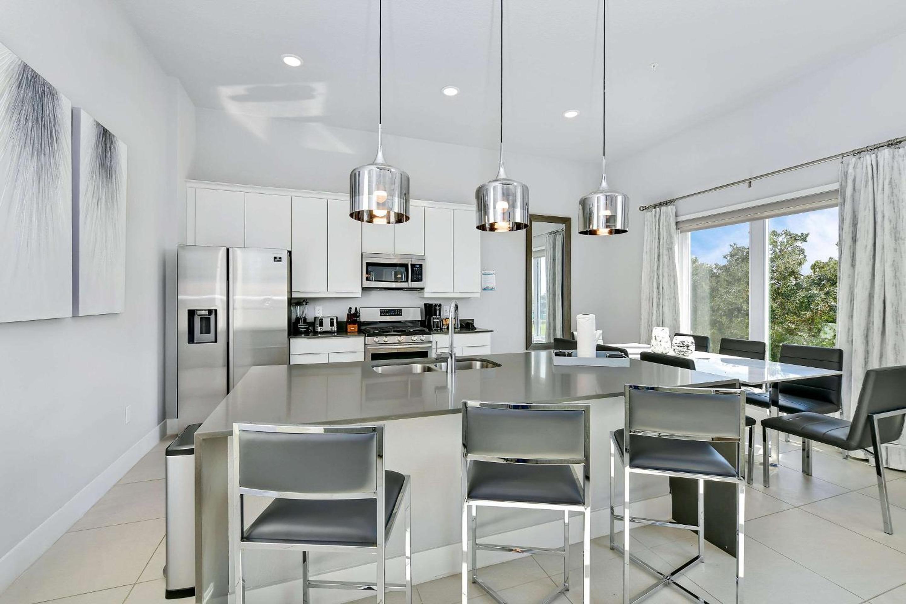 5 Bedroom Luxury Two Story Condo w/Balcony - Photo 6