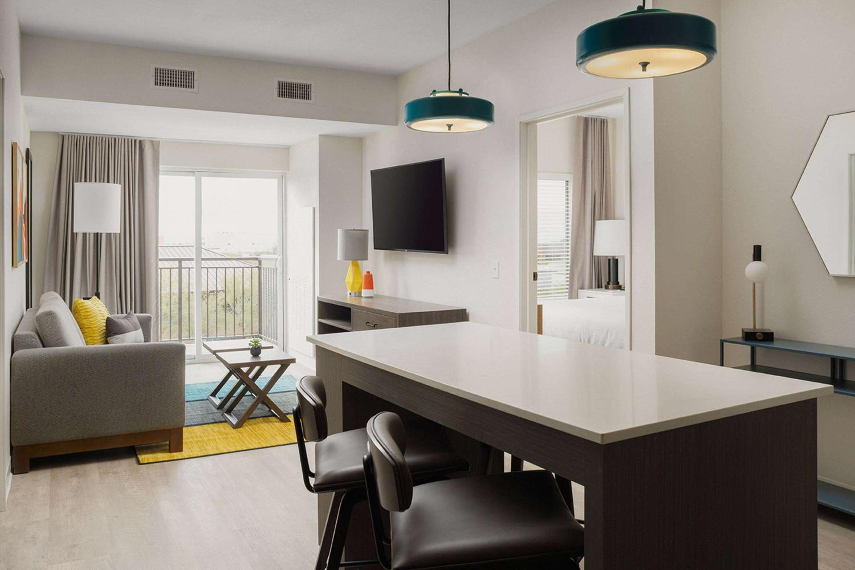 Two Bedroom Suite Accessible Tub - 2 King Beds - Photo 2