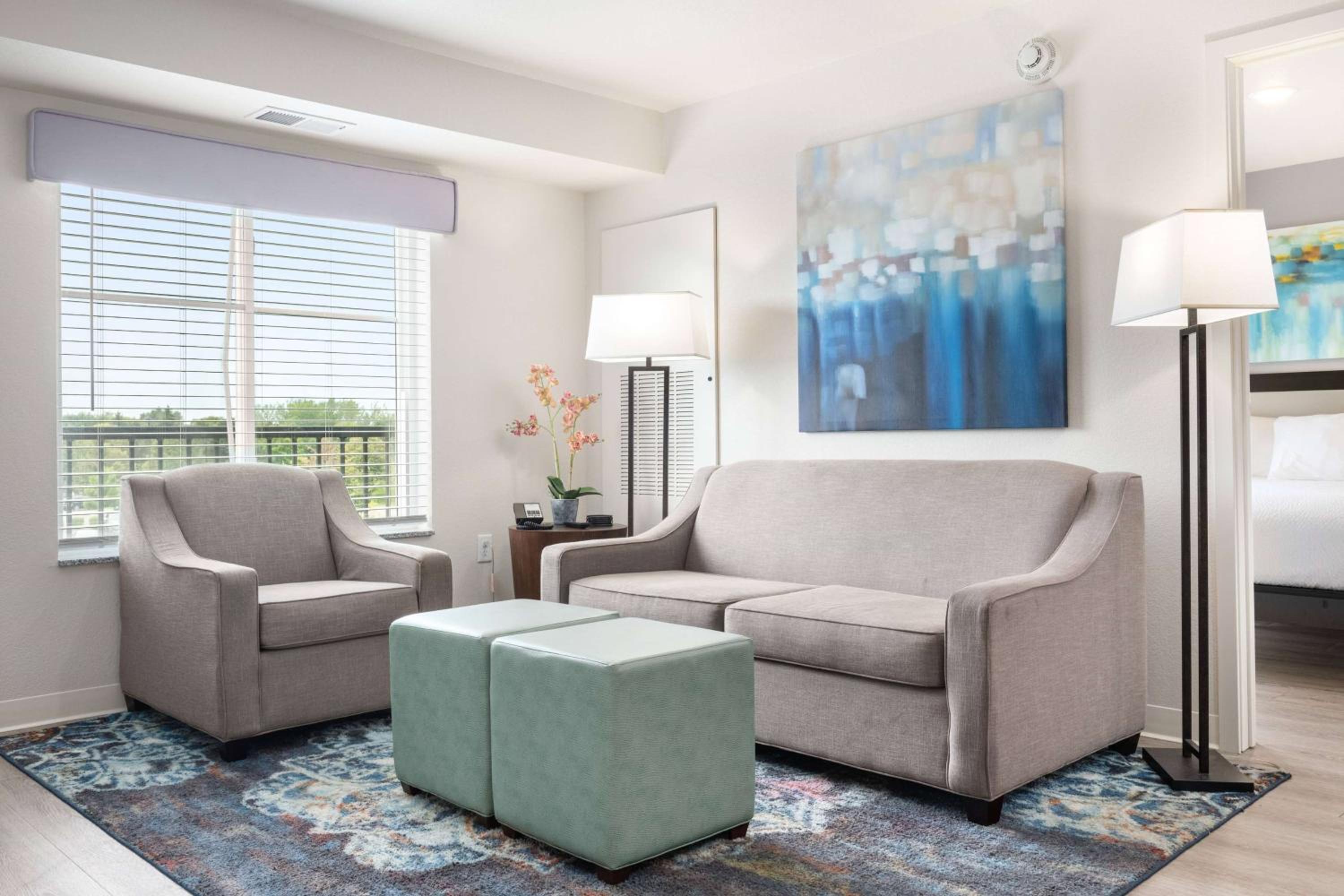 One Bedroom Suite Hearing Accessible - Queen Bed - Photo 8