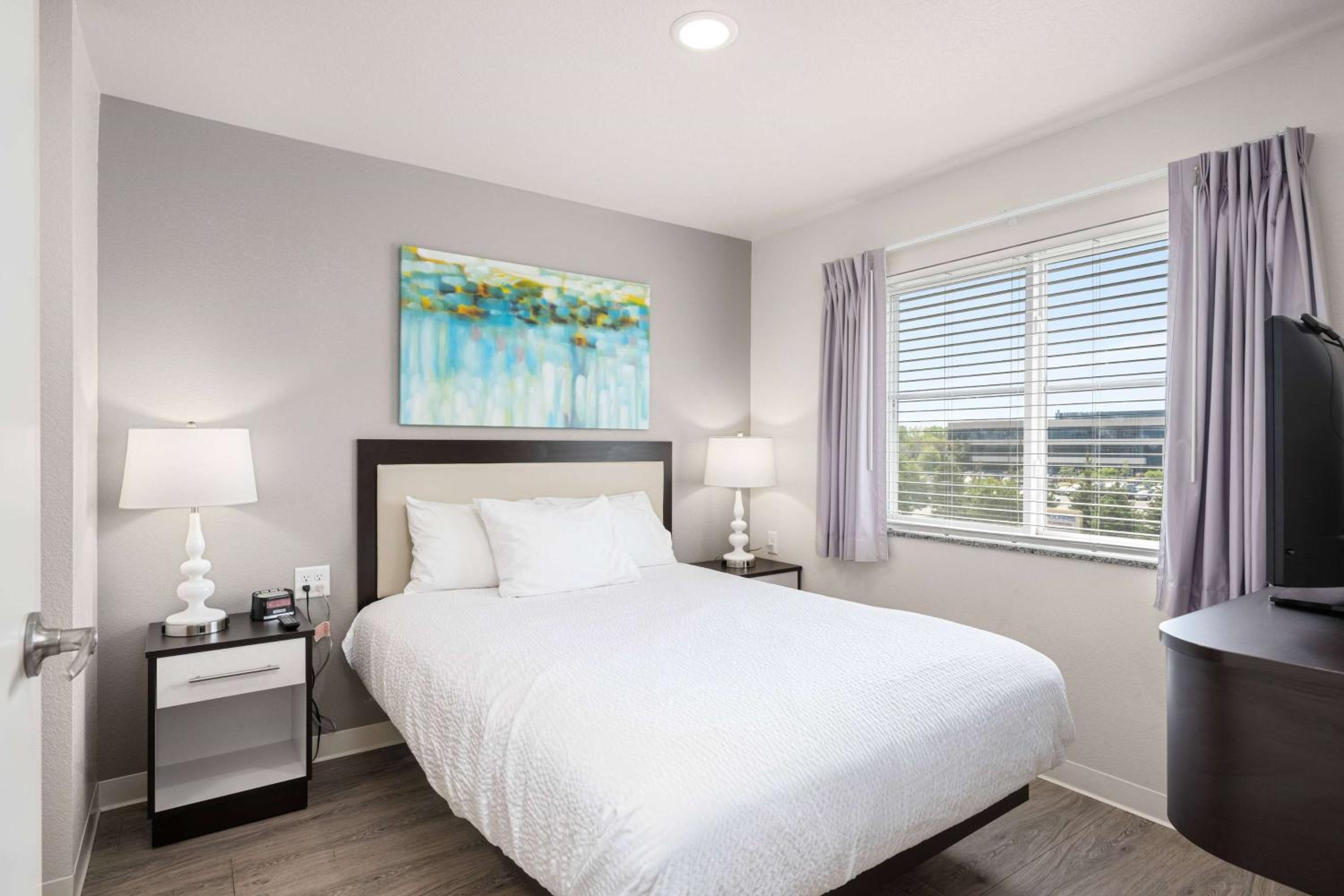 Three Bedroom Suite Roll-In Shower - 3 Queen Beds photo 1