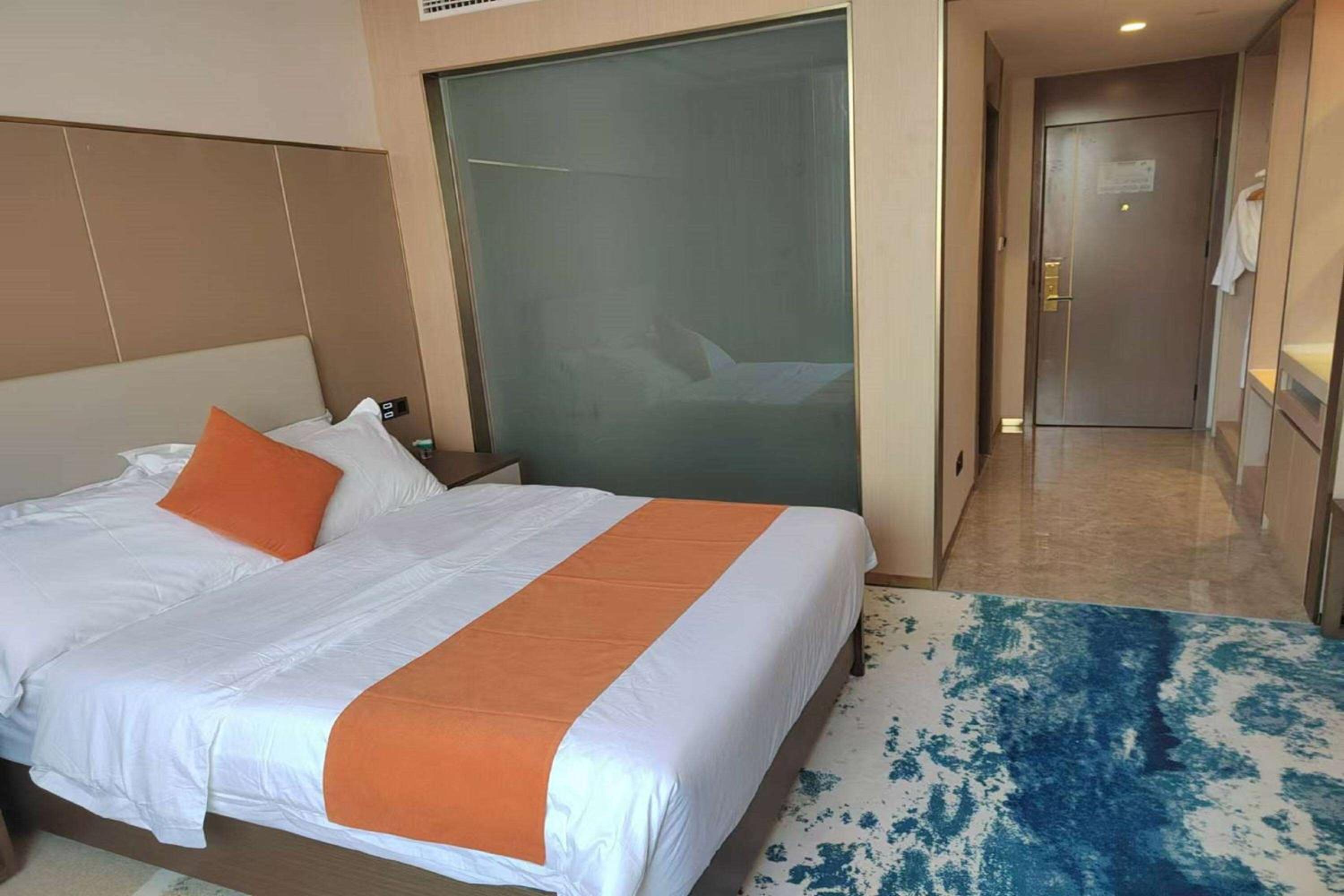 Elegant King Room photo 1