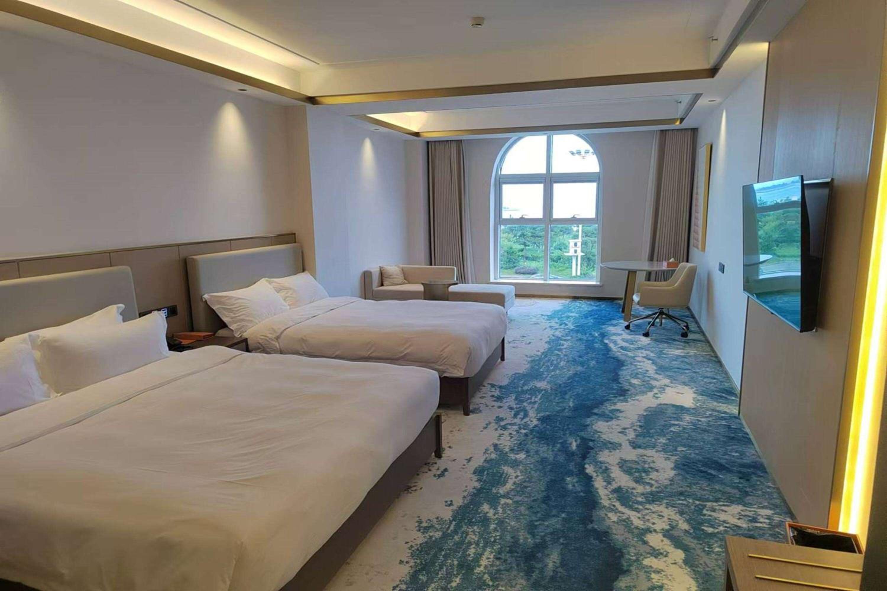 Family Room With King And Queen Bed - Sea View photo 1
