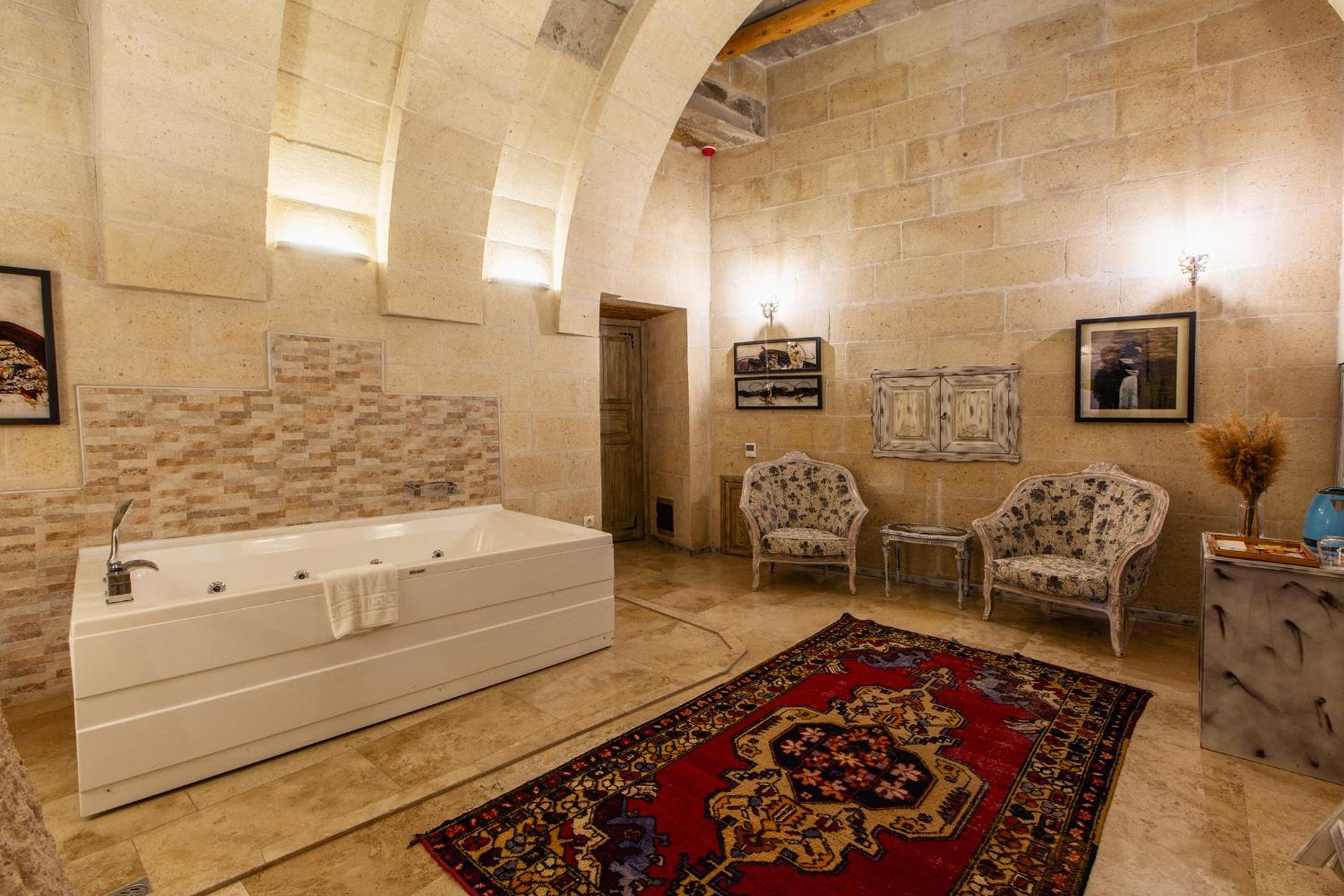 Superior Suite - Photo 20