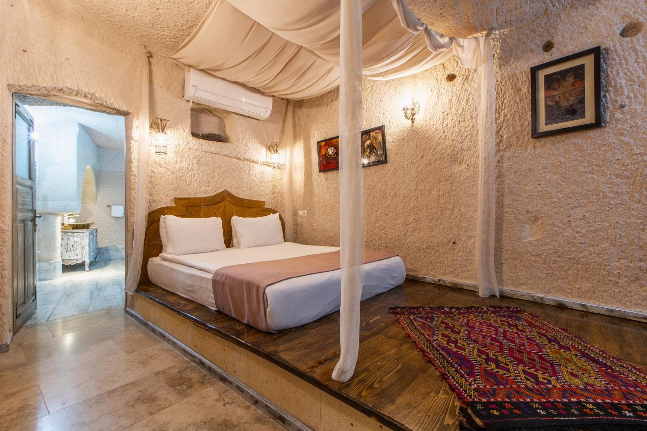 Superior Suite - Photo 19