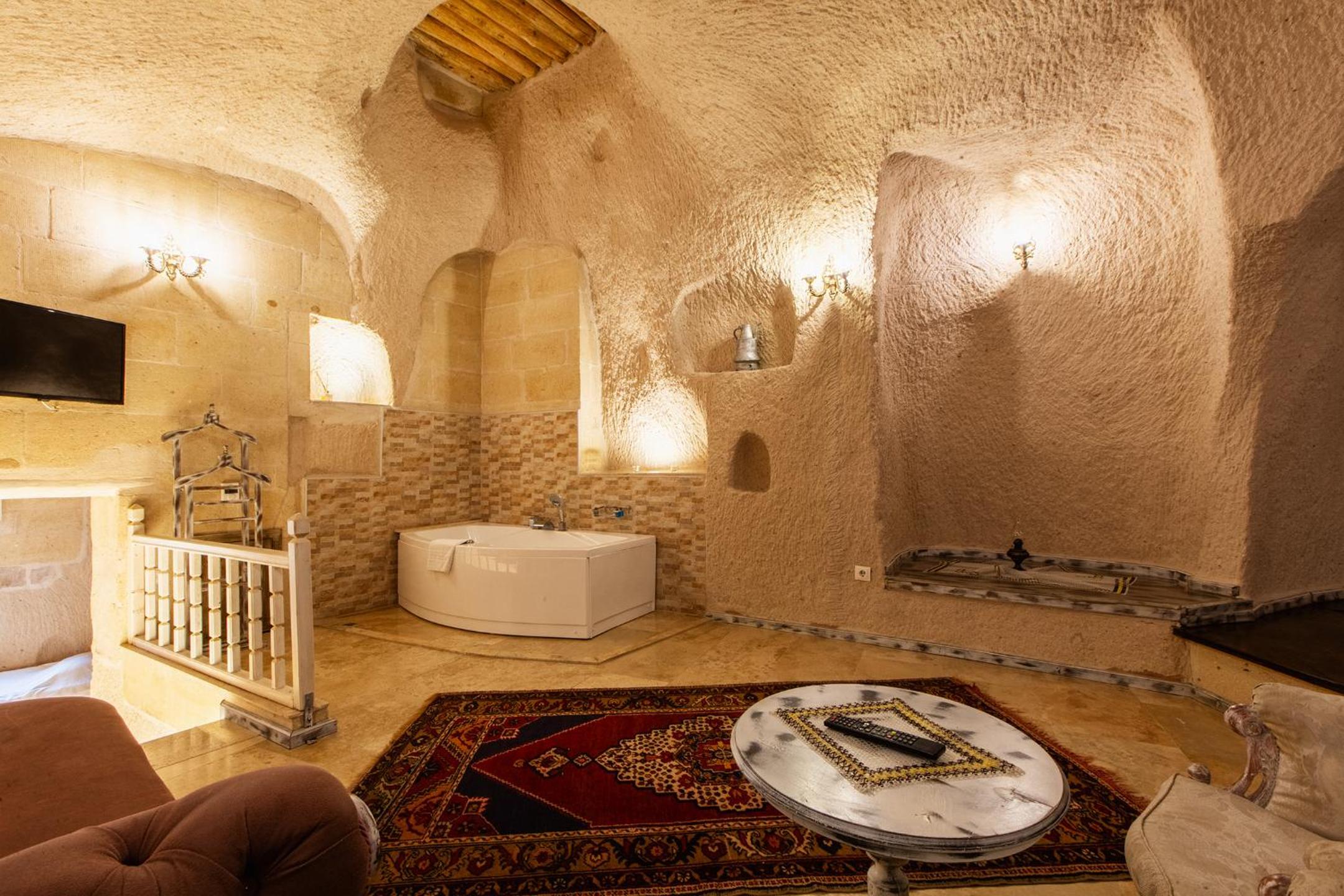 Superior Suite - Photo 27