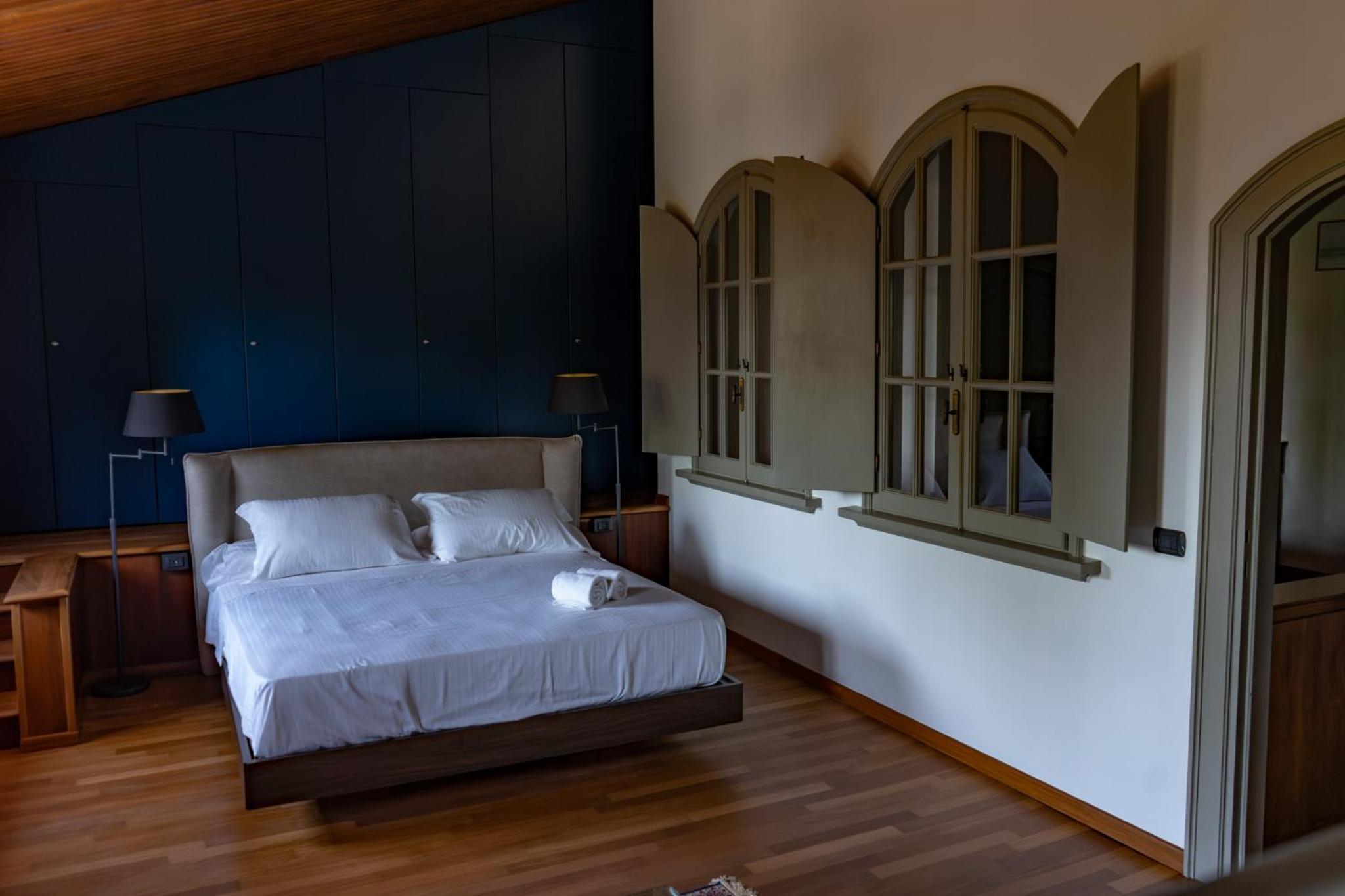 Deluxe Double Room (2 Adults + 1 Child) photo 1