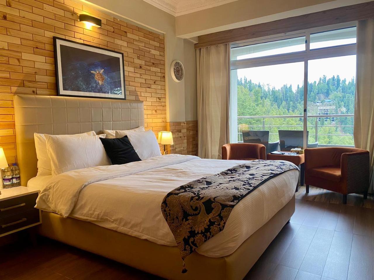 Standard King Room photo 2