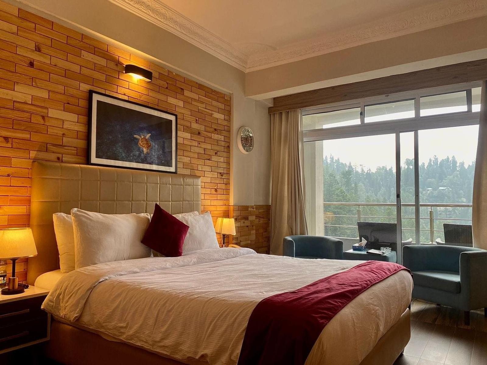 Standard King Room photo 3