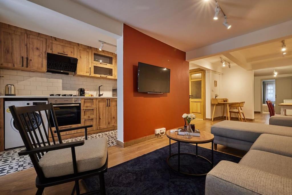 One-Bedroom Apartment With Garden photo 1