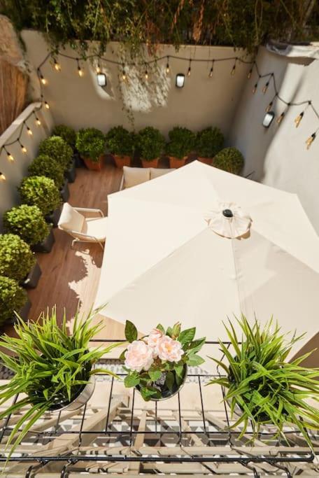 One-Bedroom Apartment With Garden photo 2