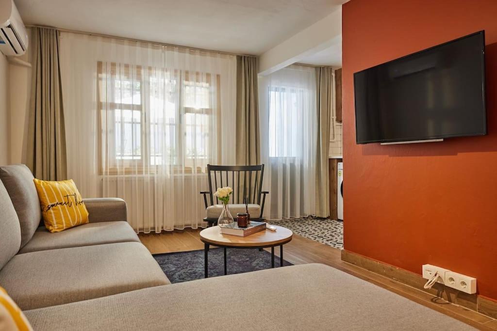 One-Bedroom Apartment With Garden photo 3