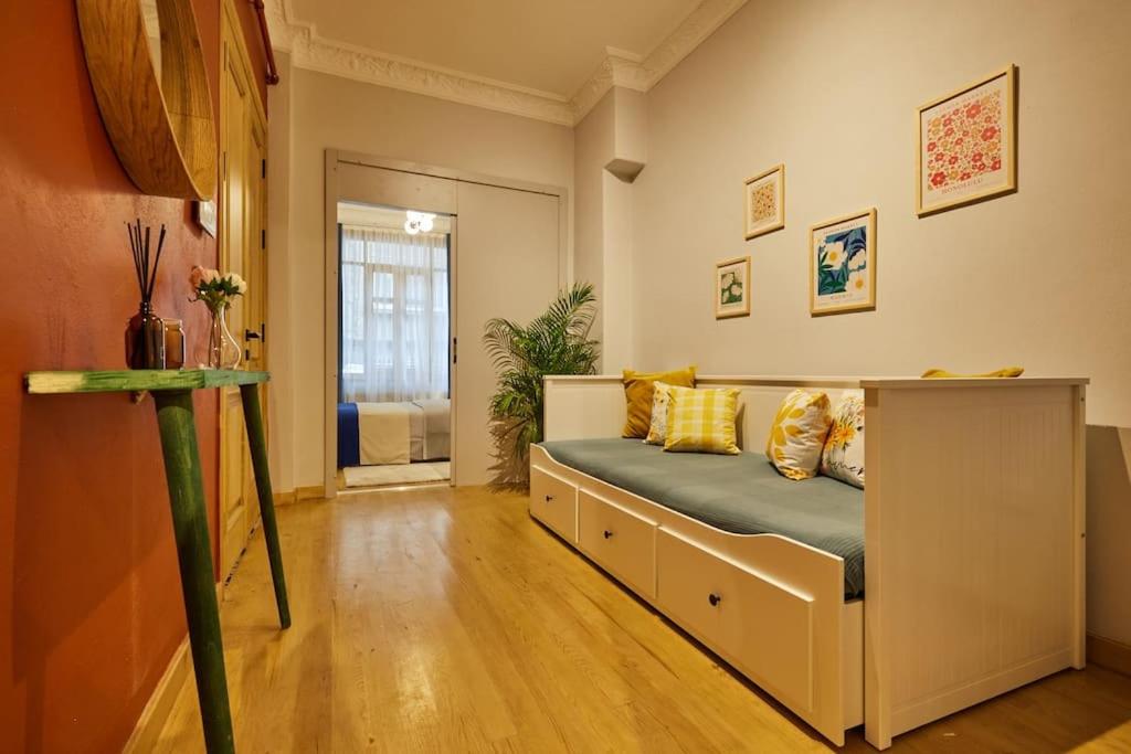 One-Bedroom Apartment With Balcony photo 2